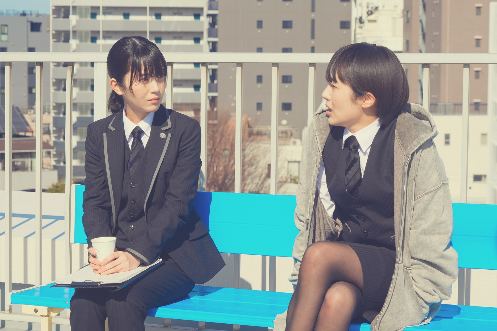 濱邊美波（左）大讚目黑蓮十分紳士，令人感到安心。（圖／車庫提供）