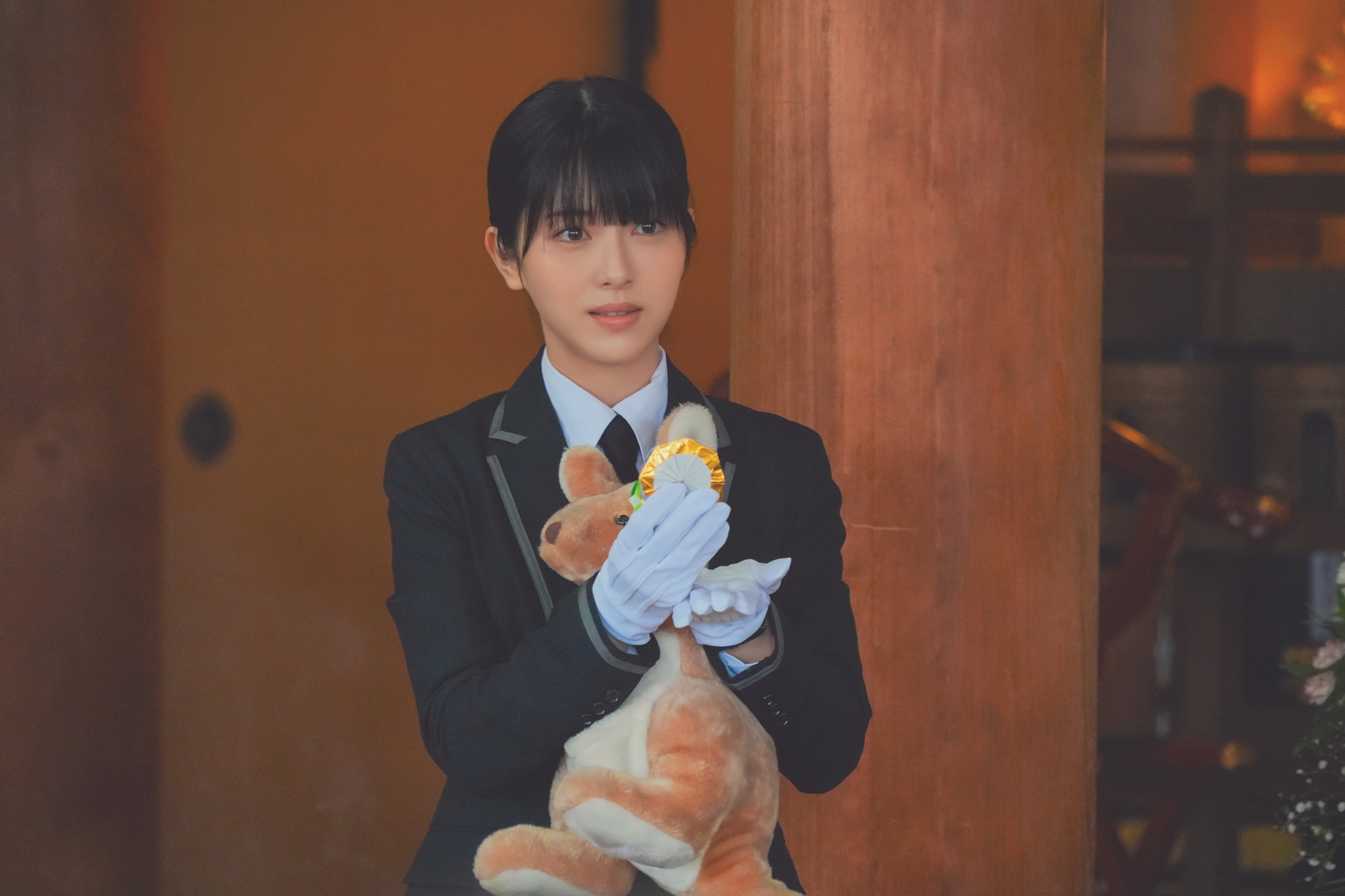 濱邊美波在《別離無恙》聽得到逝者的聲音。（圖／車庫提供）