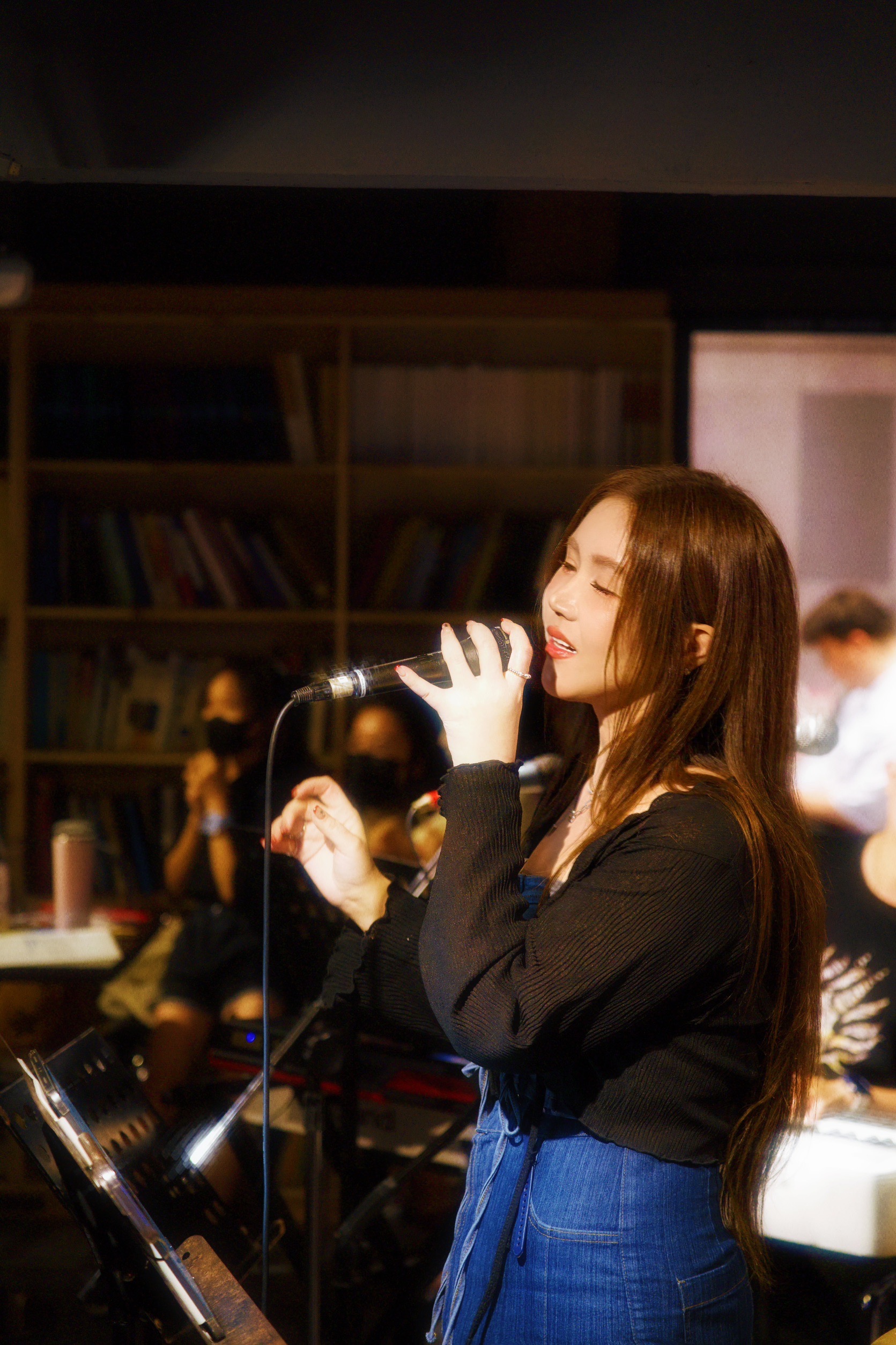 馬靚辳推出個人全新單曲〈反向戀愛〉，以獨特的音樂感知力詮釋當代男女在曖昧關係中的掙扎與清醒。（圖／日天昊娛提供）