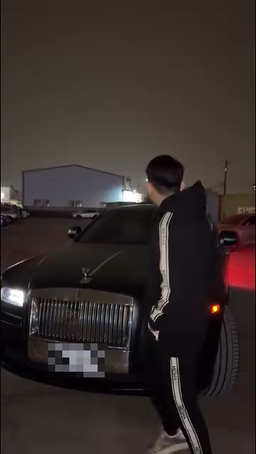 吳男過去拍攝「把雄女乖學生改造成壞學生」影片惹議。（圖／翻攝自吳姓網紅IG）