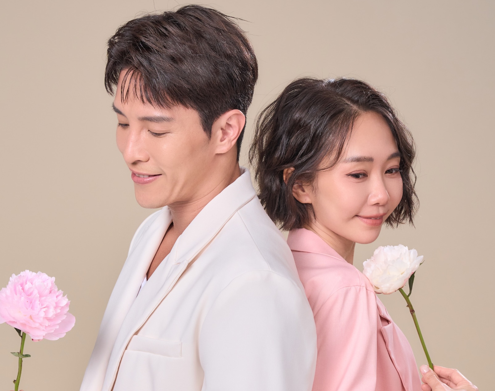 龍語申與何依霈攜手創立保養品牌「Renasu」於4月19日正式上市，兩人投入七位數資金將研發成果獻給粉絲。（圖／Renasu提供）