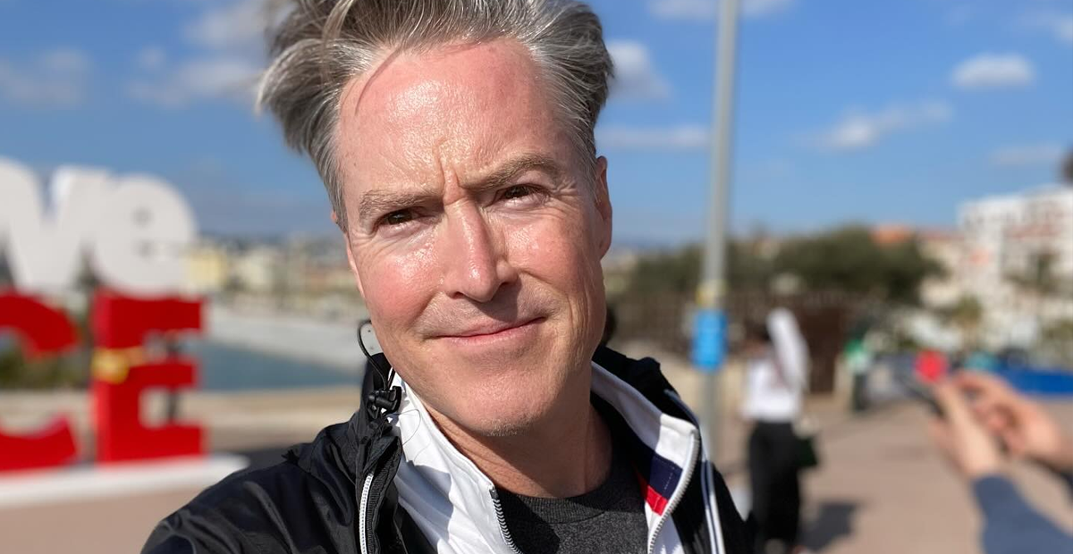 夏克立撇睡女粉。（圖／夏克立FB）