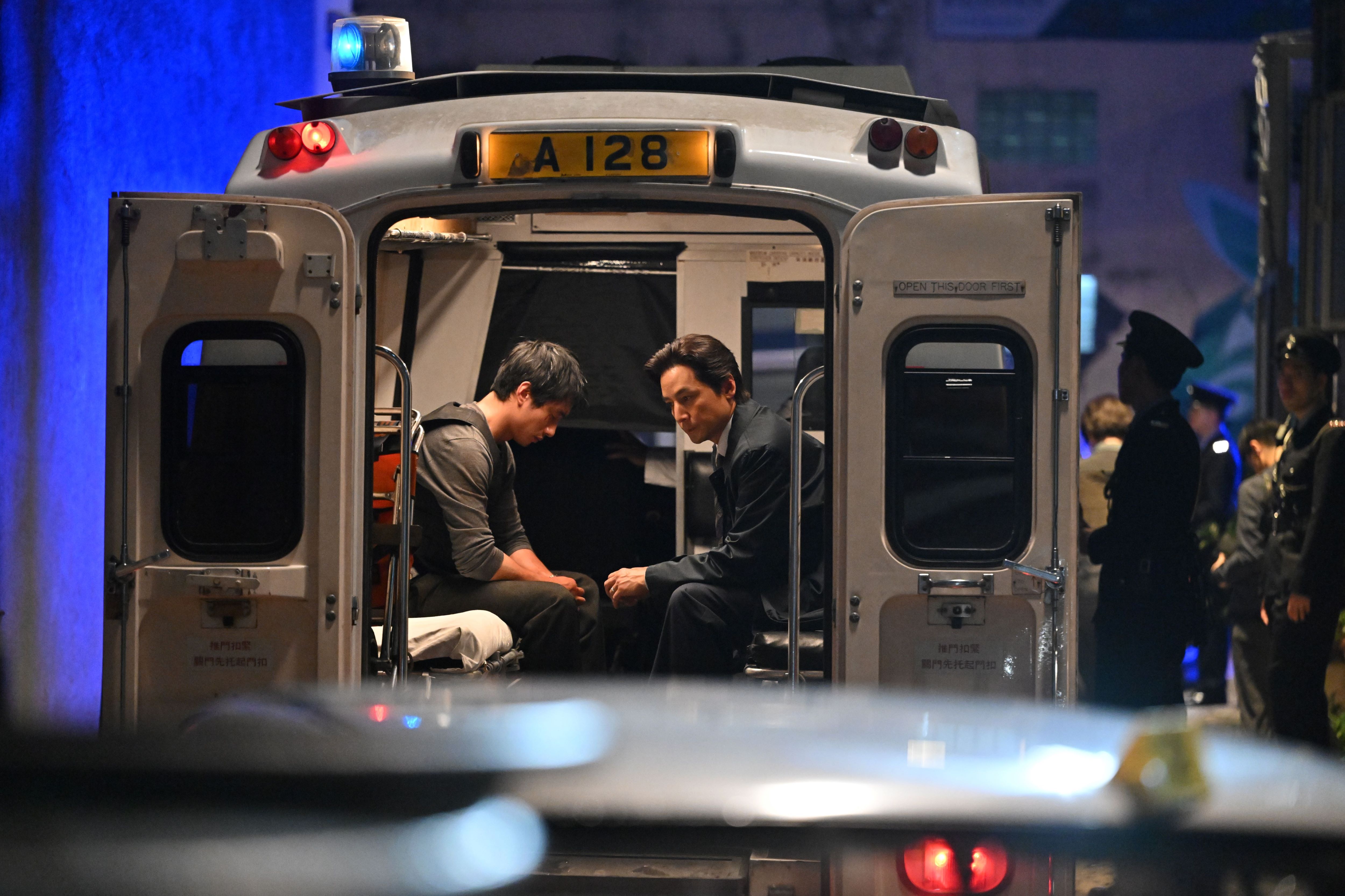 劉俊謙（左）拍《寒戰1994》大讚吳彥祖是大帥哥。（圖／華映提供）