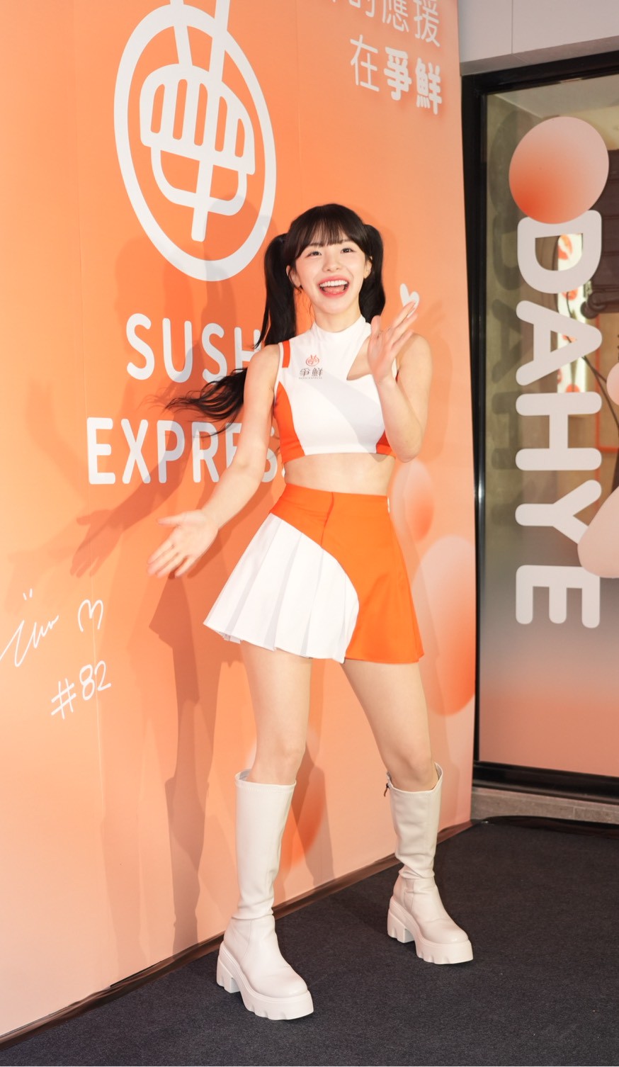 李多慧自己透過照片觀察發現腿部線條還有進步空間，因此設定了46公斤的目標。（圖／記者陳明中攝）