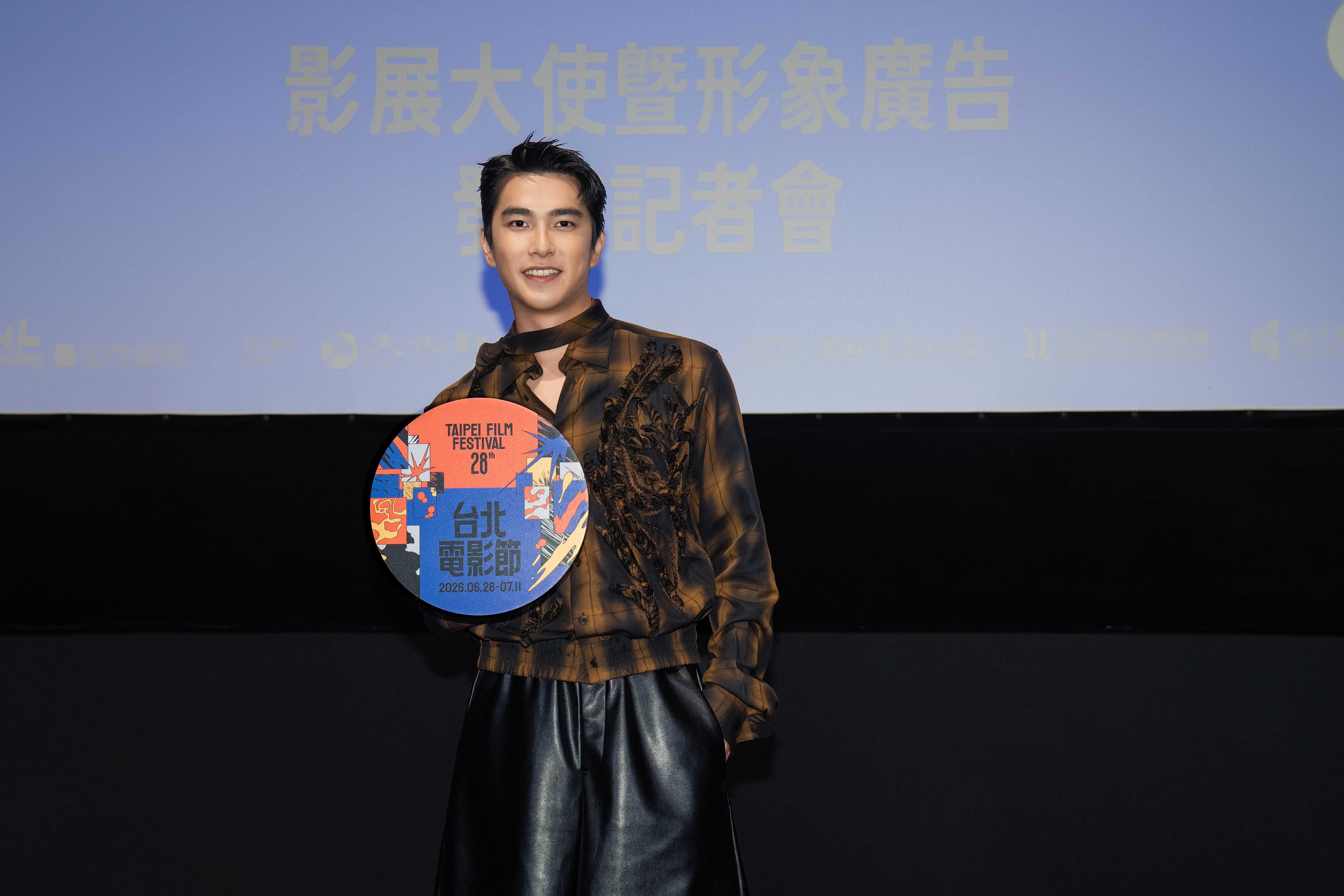 曾敬驊拍台北電影節形象廣告，穿上當年《返校》的制服。（圖／台北電影節提供）