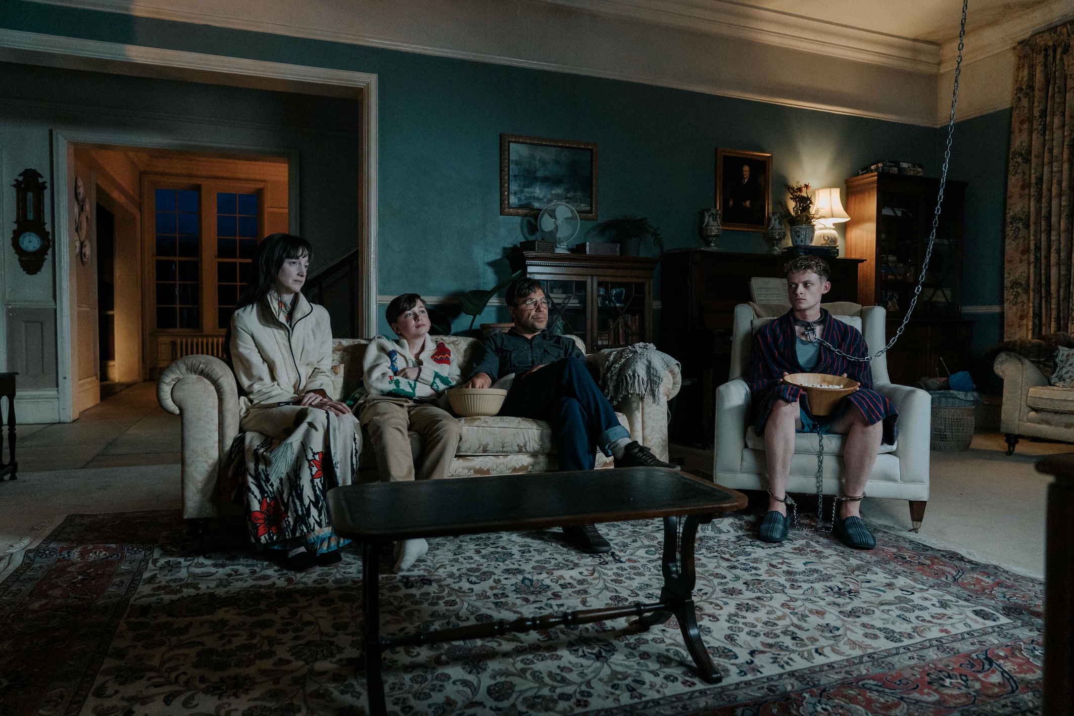 電影《你罪乖》不僅挑戰觀眾的心理承受極限，更透過湯米與克里斯之間的權力拉鋸，深刻描繪人性、階級、家庭與道德的多重衝突。（圖／CATCHPLAY提供）