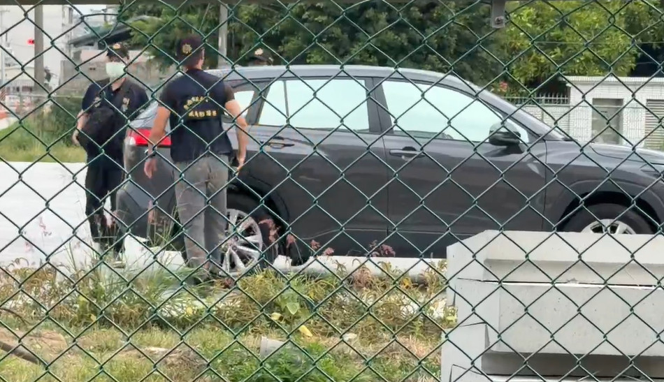 台南市永康街昨天傍晚發生隨機攻擊事件，女學生遭摀嘴企圖強行拉走。（圖／翻攝畫面）