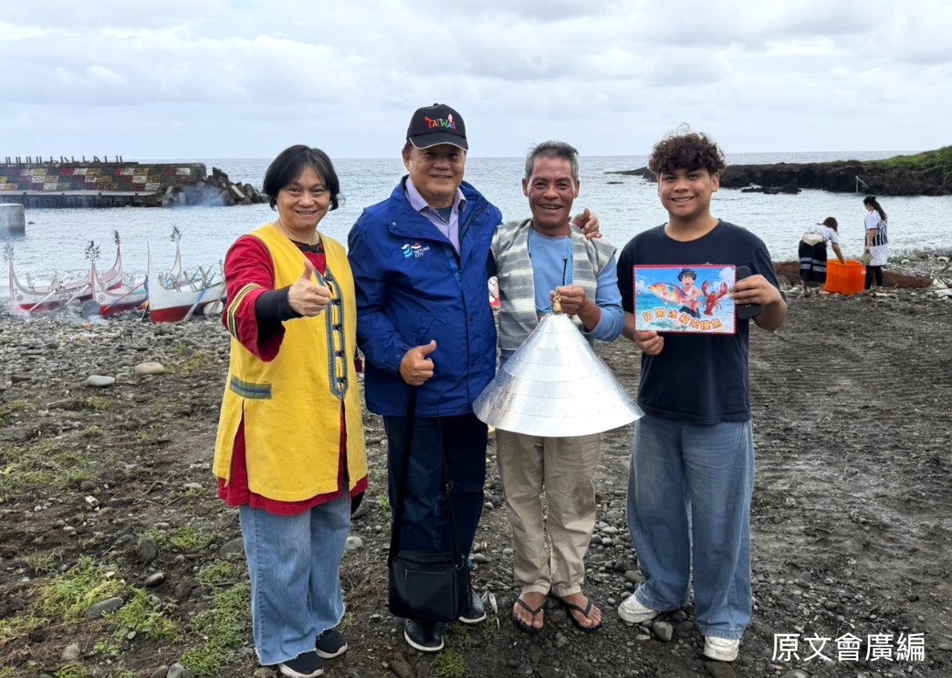 《打開冰箱來摸魚》製作團隊親赴蘭嶼，進行達悟雅美人「招魚祭」田野採訪，迎接飛魚季的到來。（圖／原文會提供）
