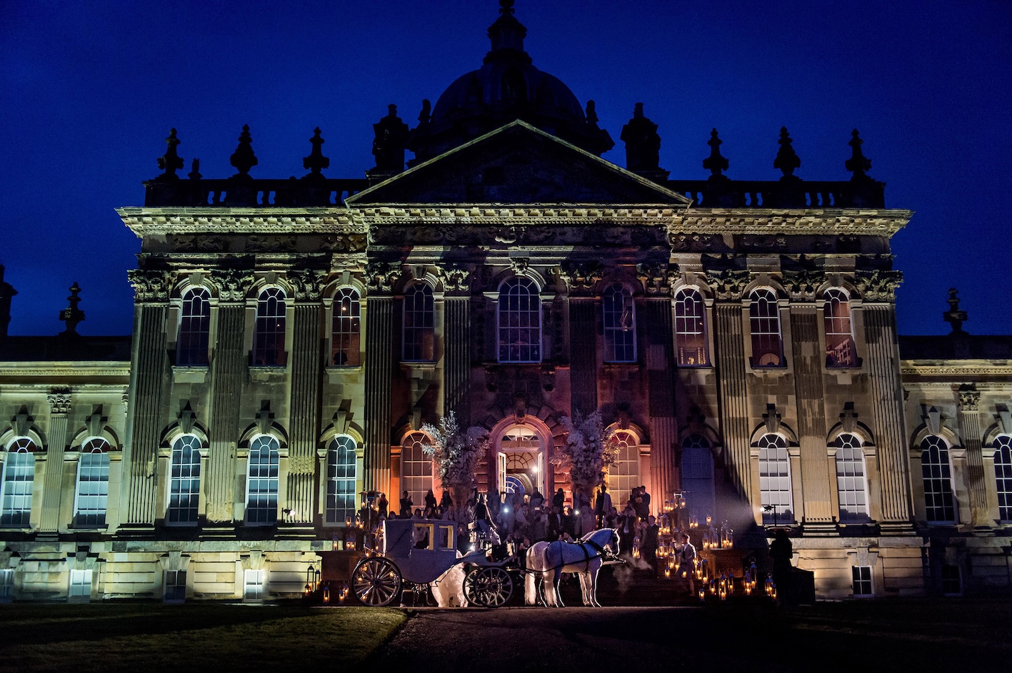 周杰倫聯手方文山打造婚禮神曲《I Do》，包下古堡安排「求婚臨演」精心設局，讓昆凌成為幸福主角。（圖／杰威爾音樂提供）