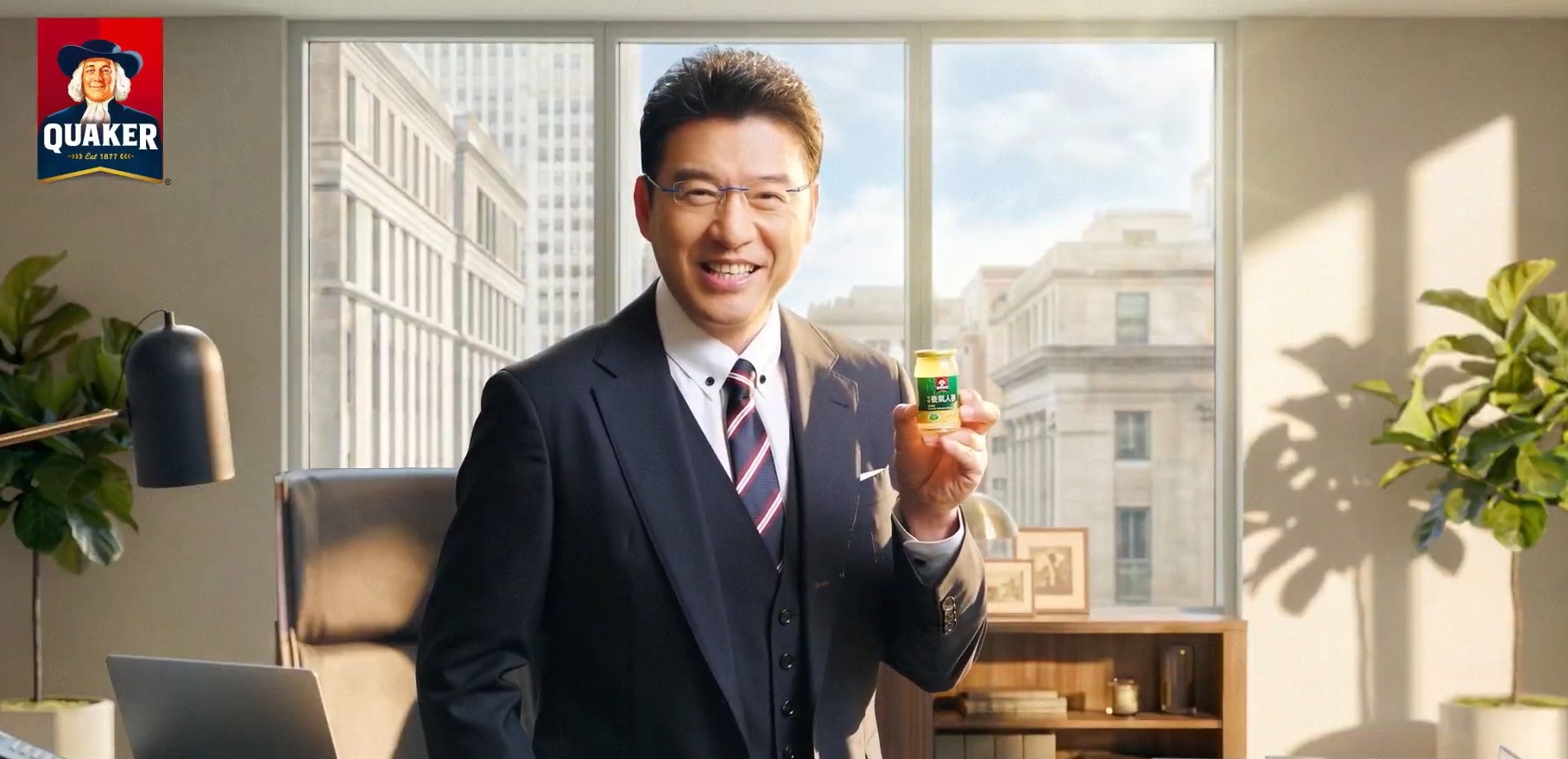 橫跨法律、娛樂與新聞領域，謝震武長年維持高強度工作節奏。（圖／桂格養氣人蔘提供）