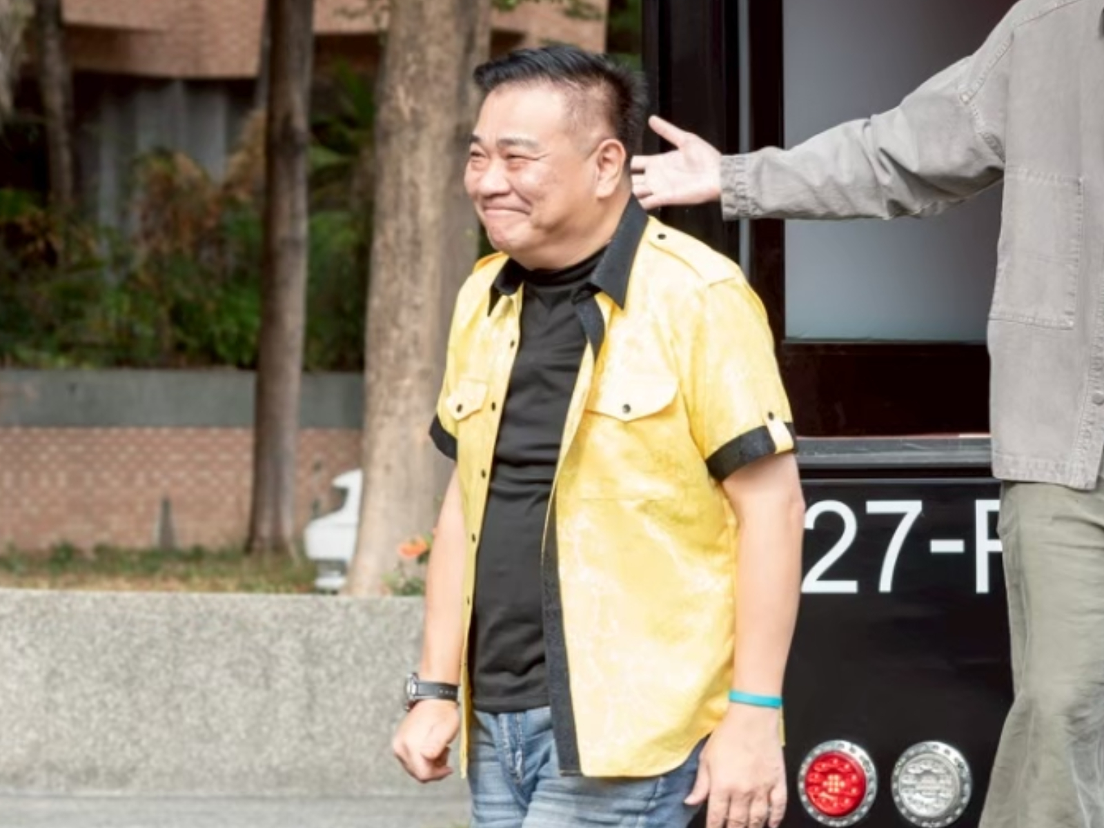 白雲回台中母校。（圖／公視台語台提供）