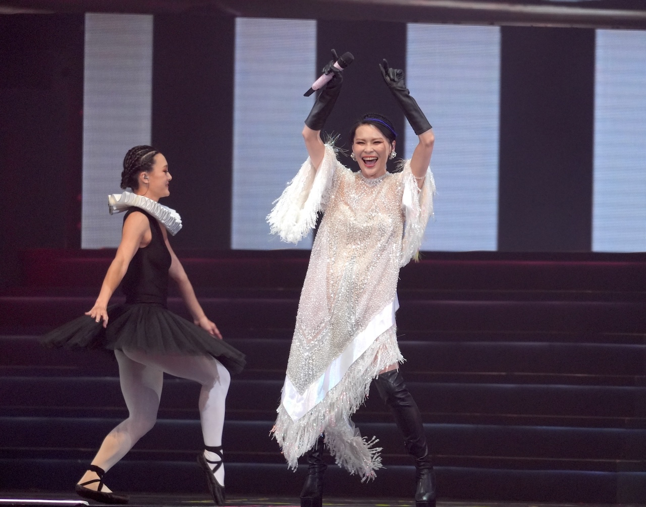 周蕙活潑跳舞。（圖／記者陳明中攝）