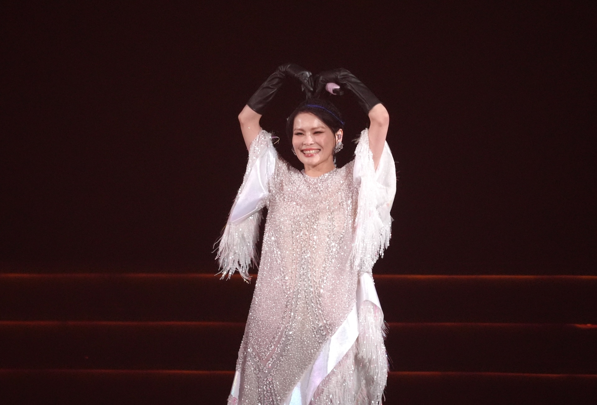 周蕙對歌迷比愛心。（圖／記者陳明中攝）