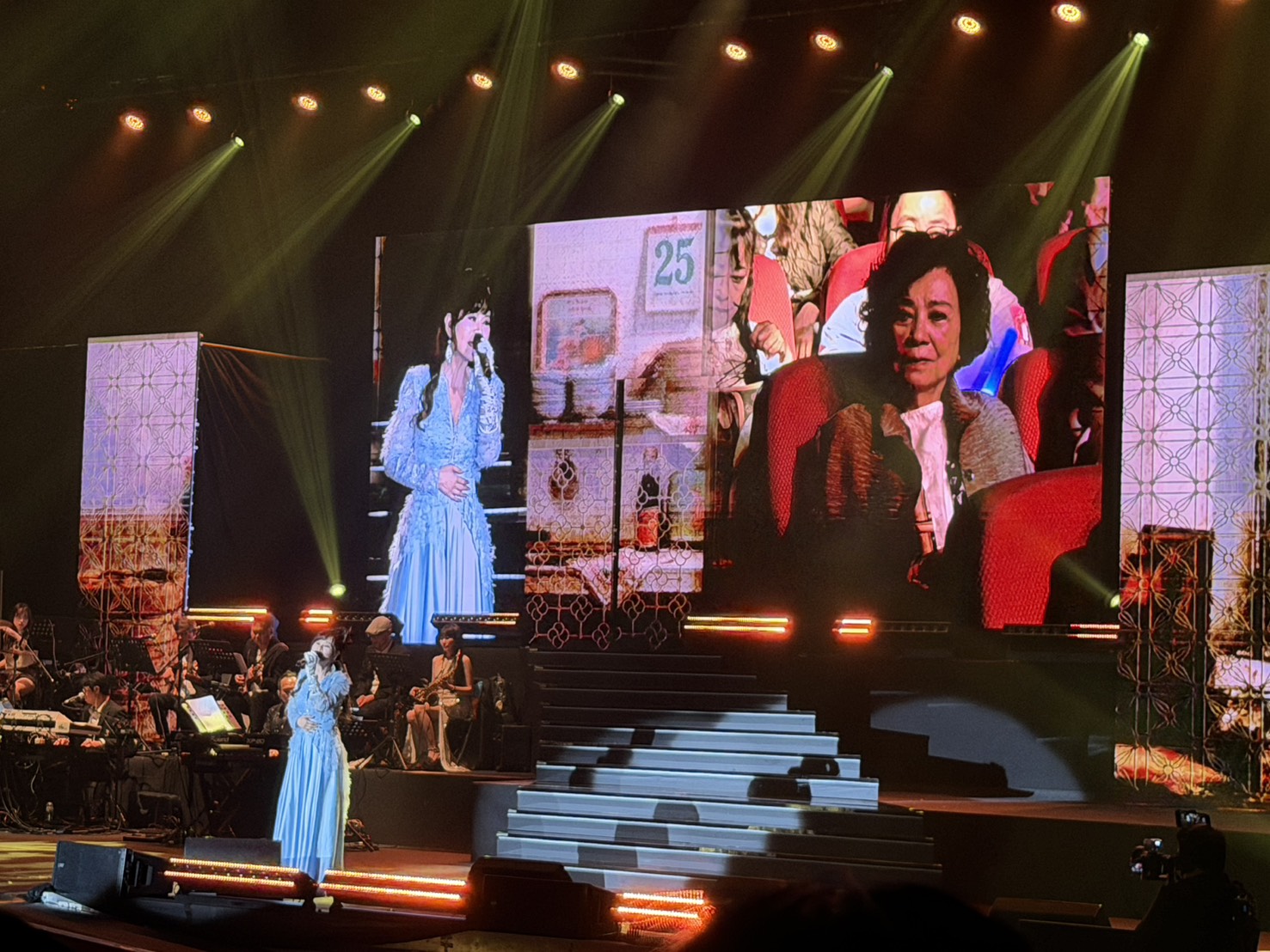 龍媽媽在台下看著女兒演出，滿是感動。（圖／讀者提供）