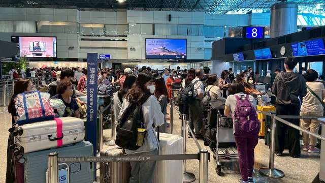 台灣有30人組團到中國甘肅旅遊，卻發生意外導致1死12傷。（圖／桃園機場公司提供）