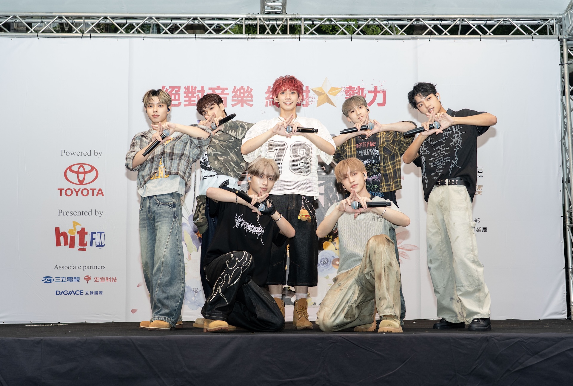 F.F.O與觀眾近距離互動。（圖／Hit Fm提供）