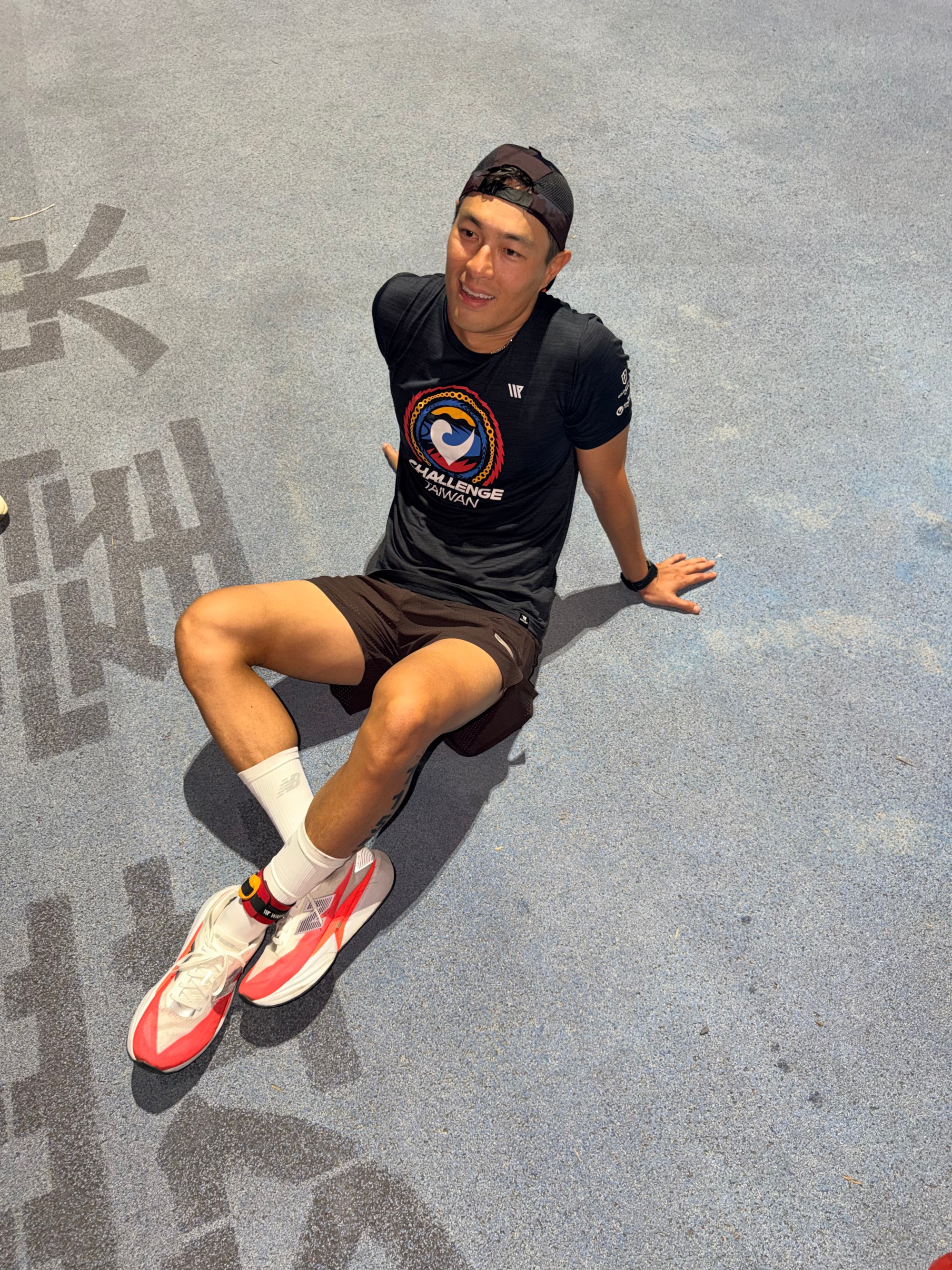 楊祐寧完賽穿上黑衫。（圖／玩下娛樂 提供）