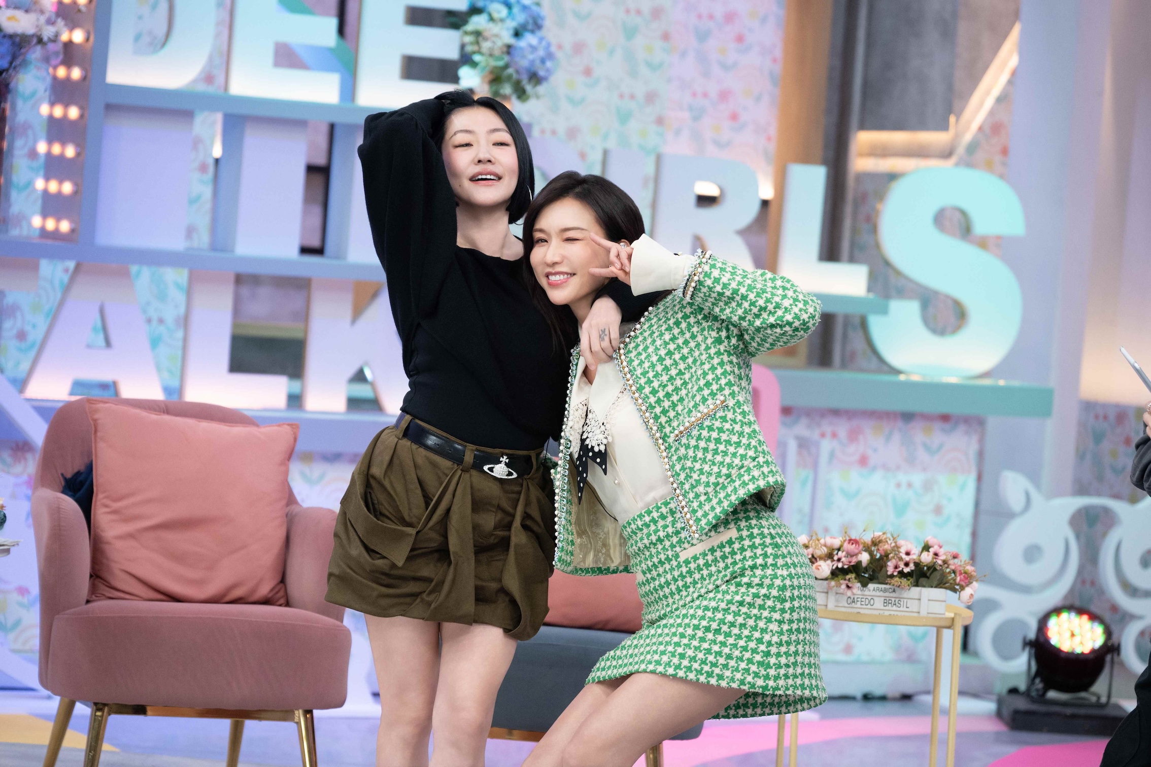 小S徐熙娣（左）合體林志玲登《小姐不熙娣》。（圖／東森綜合台提供）