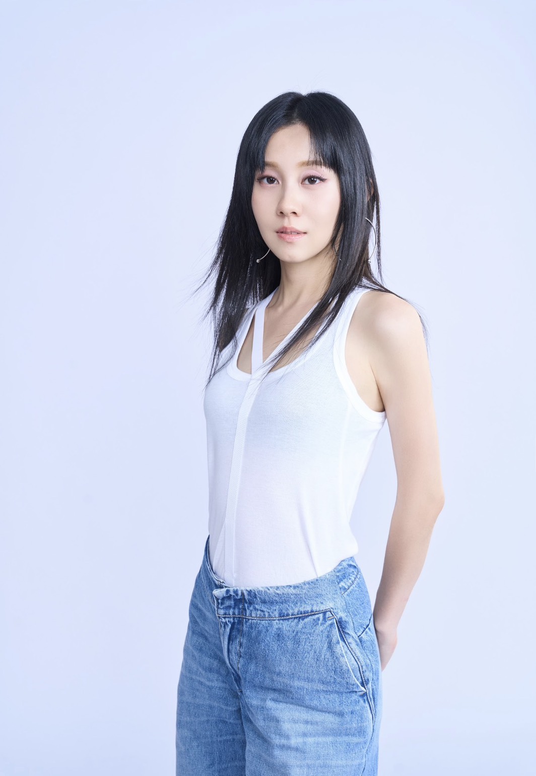 白安帶著全創作電音專輯《星期八Eighth Day》回歸，並在廣播節目中分享自己跨界詩集與實境節目的心路歷程。（圖／相信音樂提供）