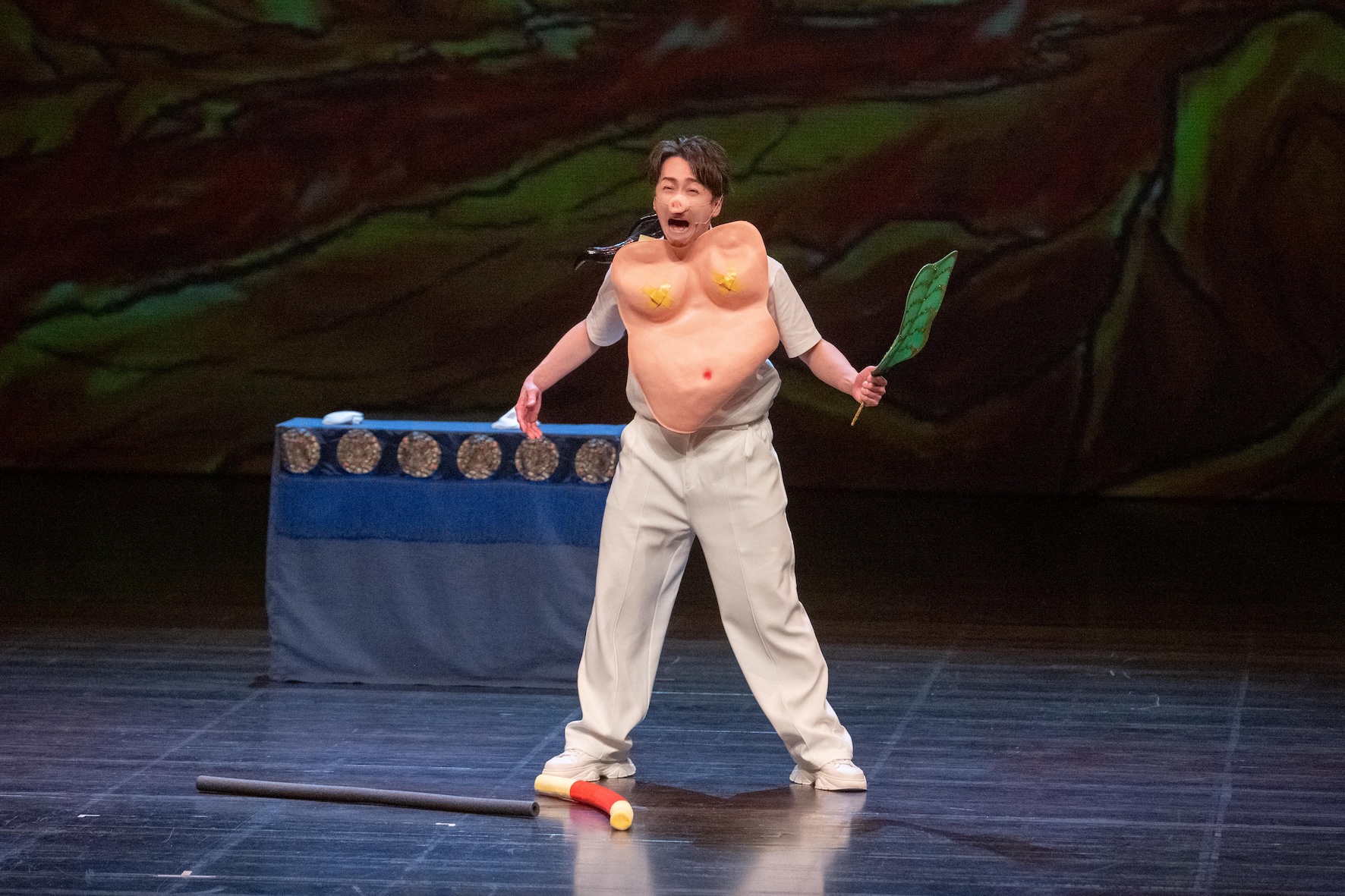 節目「西遊記」橋段中，陳漢典化身豬八戒放飛自我。（圖／嚞娛樂提供）