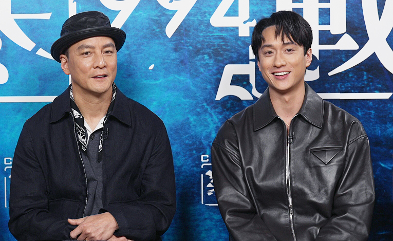 吳彥祖（左）、劉俊謙拍《寒戰1994》培養出好默契。（圖／翻攝自訪問畫面）