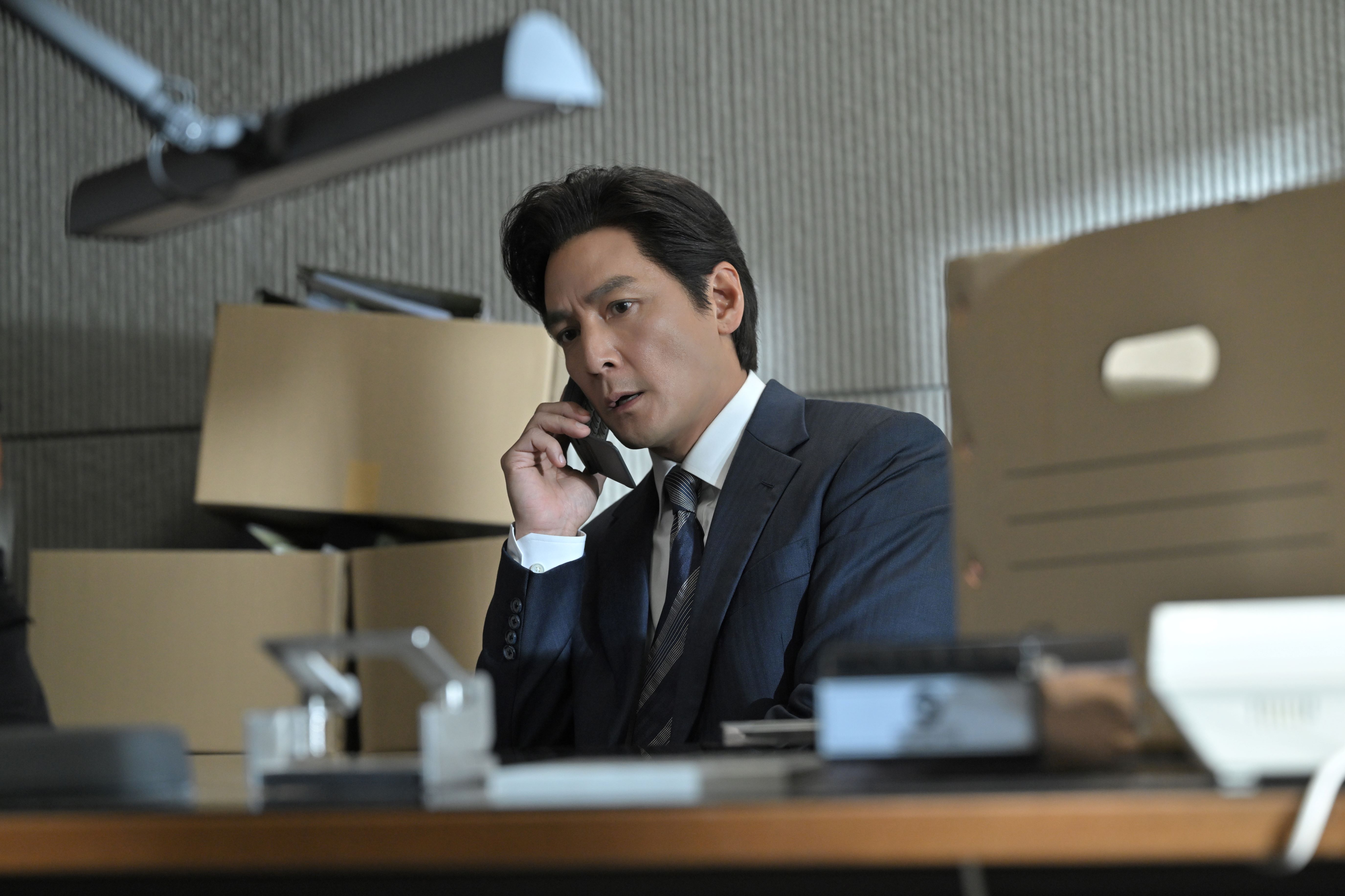 吳彥祖《寒戰1994》在戲份吃重，還有浴室裸上身戲碼。（圖／華映提供）