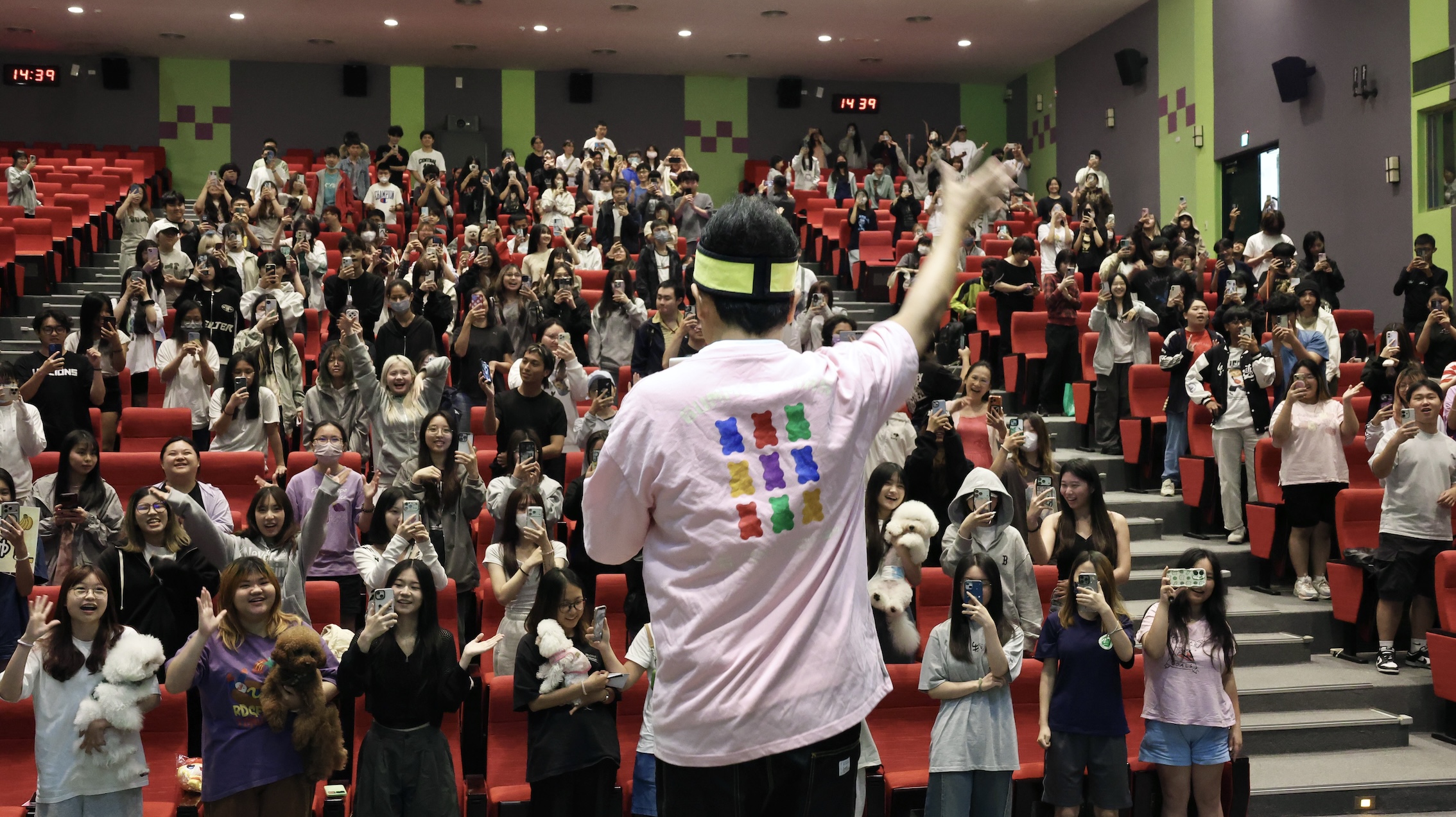 香蕉哥哥於台北海大校慶演講，與超過500位學生分享職場經驗與人生快樂法則，現場氣氛溫馨熱烈。（圖／台北海大提供）