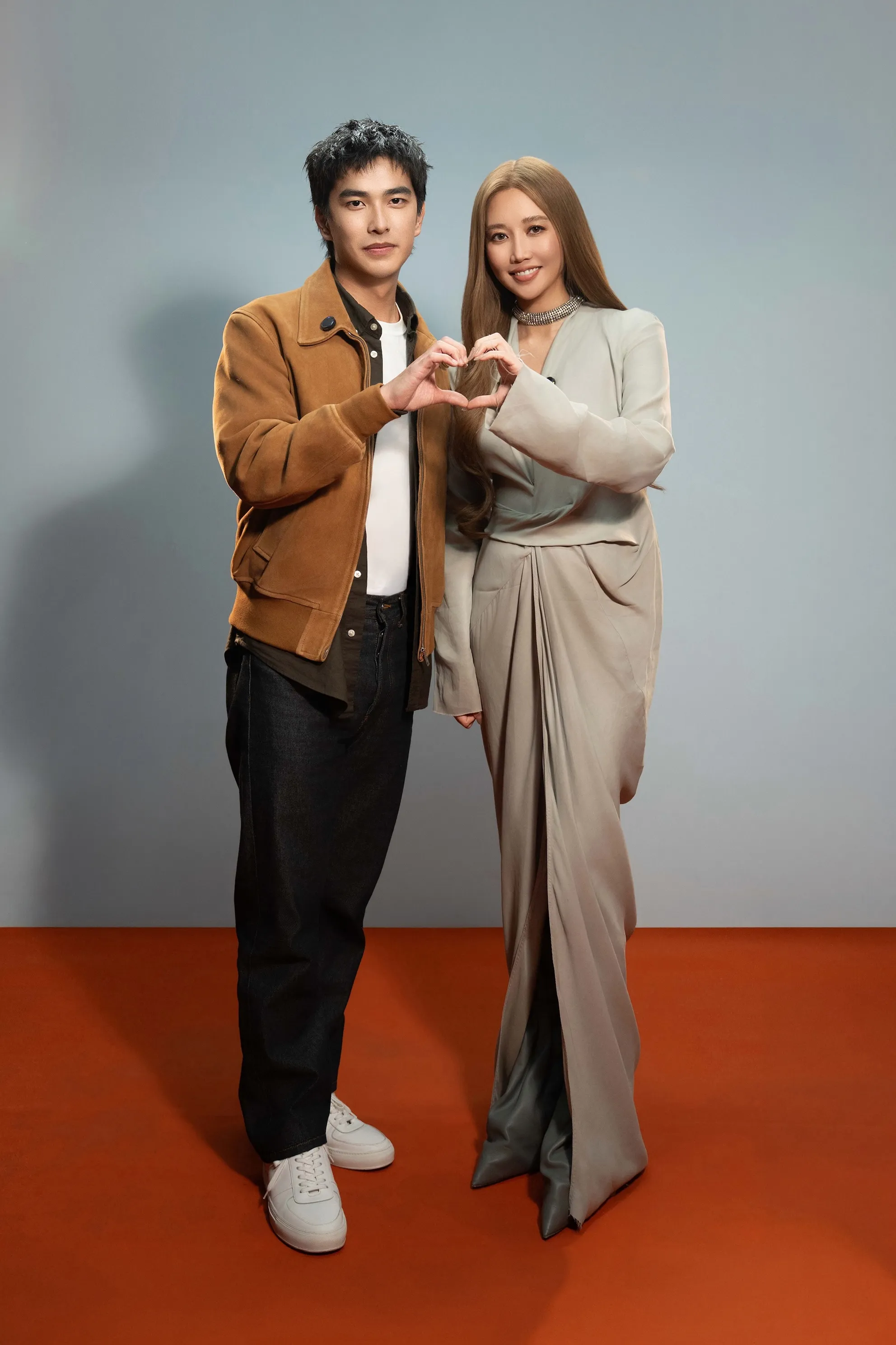 曾敬驊則分享，4年前拍攝作品時與A-Lin因場地分隔並未碰面，此次終於正式相見。（圖／索尼音樂提供）