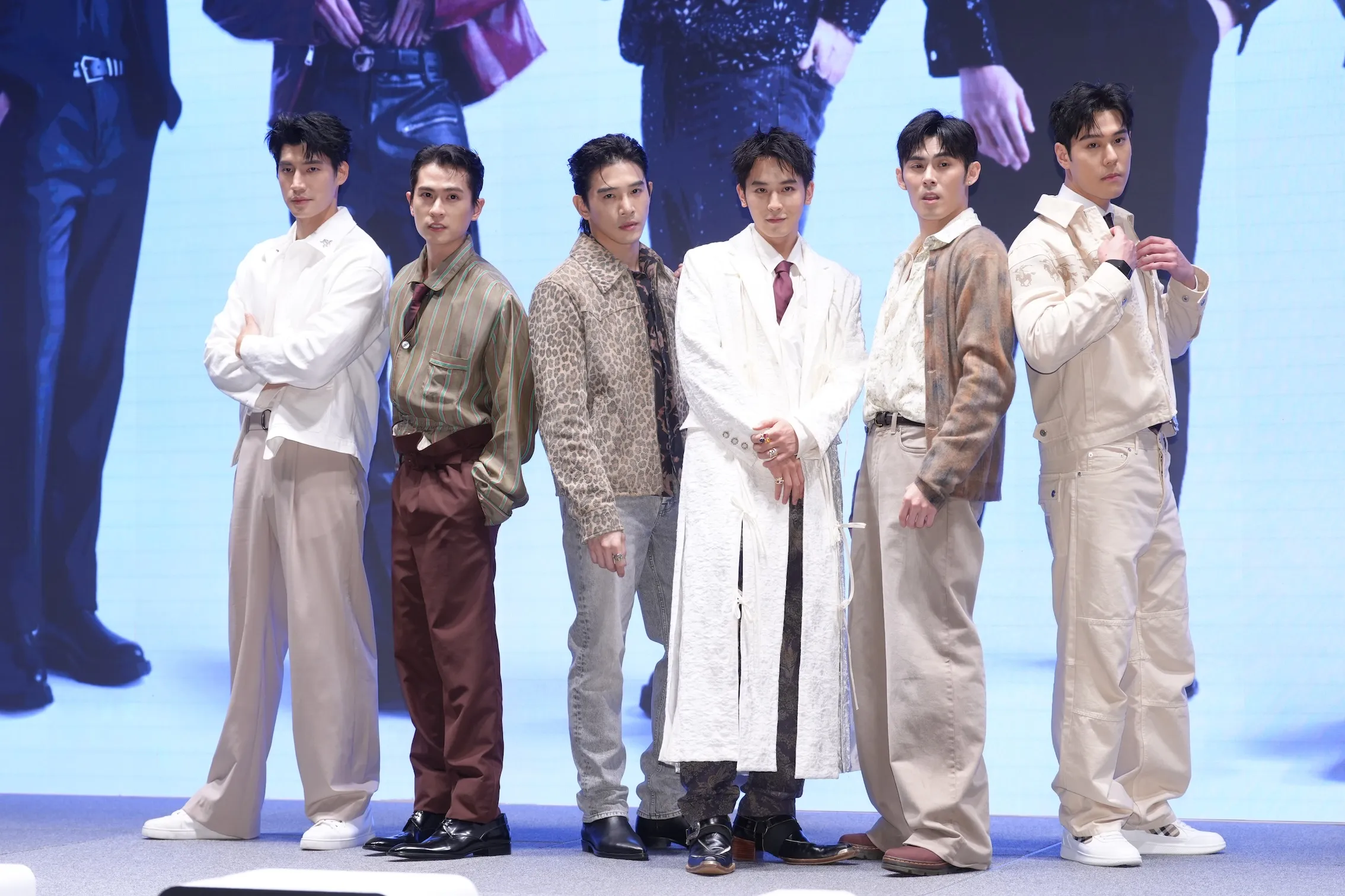 張立昂、陳奕、吳思賢、羅宏正、石知田及周予天擔任影集《男公館》中的男公關。（圖／記者陳明中攝）