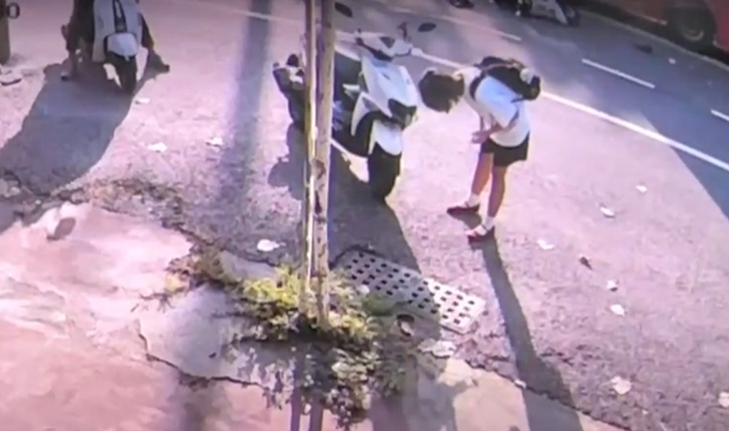 戴姓女騎士肇事後，未關心女警狀況，而是查看機車的車損。（圖／翻攝畫面）