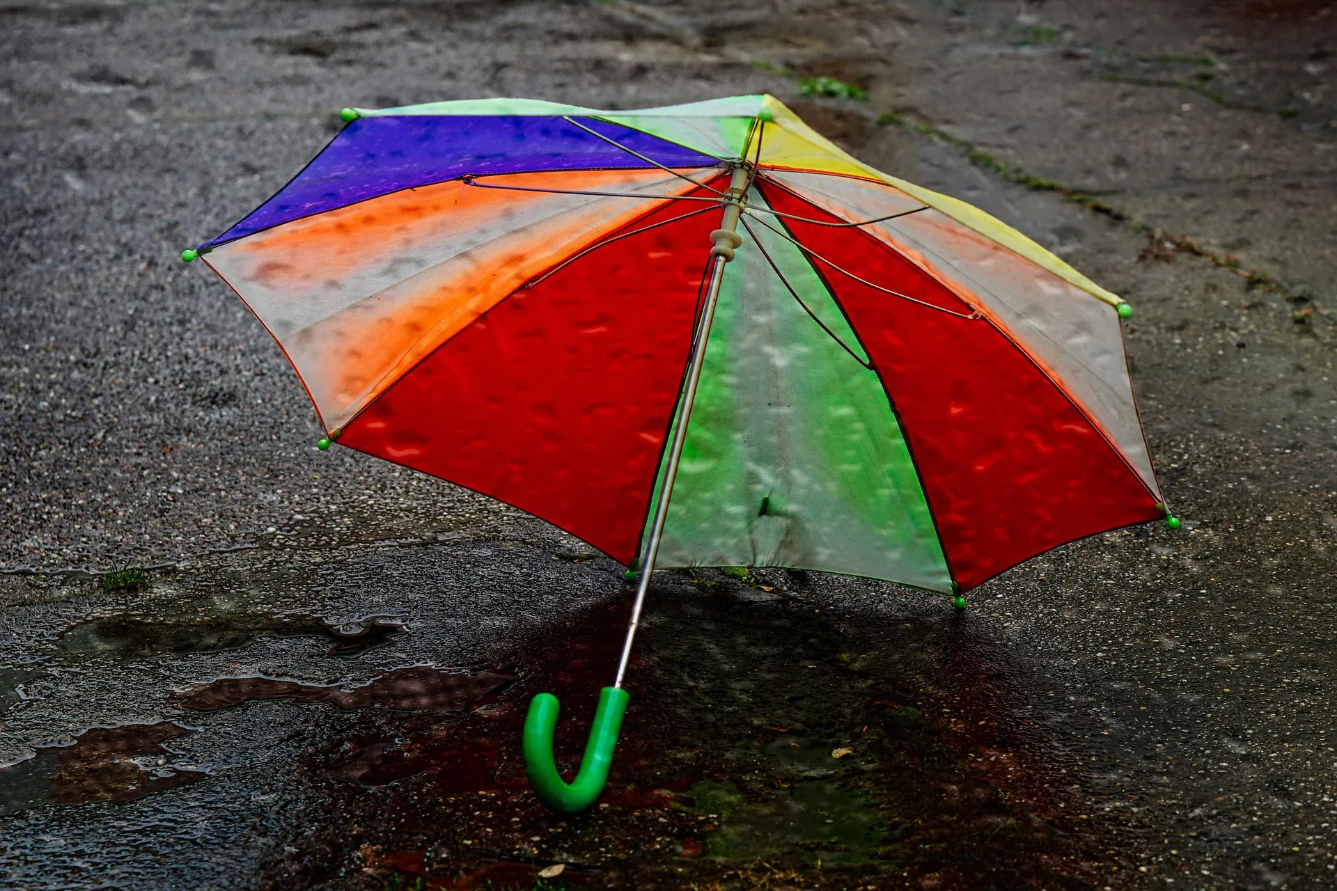 今天各地仍有局部短暫雨，預估降雨斷斷續續會持續一整天。（示意圖／翻攝自pixabay）