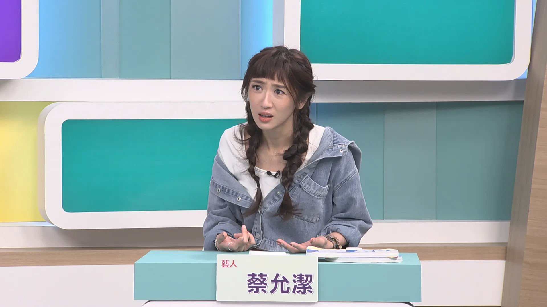 藝人蔡允潔在《震震有詞》節目中首度公開產後身心失衡的過程，並與專業律師及醫師團隊探討新手媽媽面臨的各種挑戰。（圖／和展影視提供）