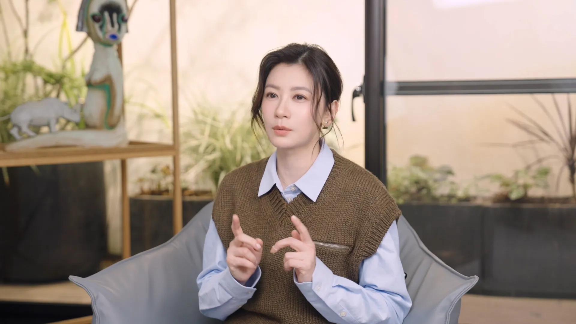 雙金影后賈靜雯受邀參與蔡佳芬院長的影音企劃，針對女性不同階段的內在價值與美學觀點進行深度交流。（圖／璞之妍提供）