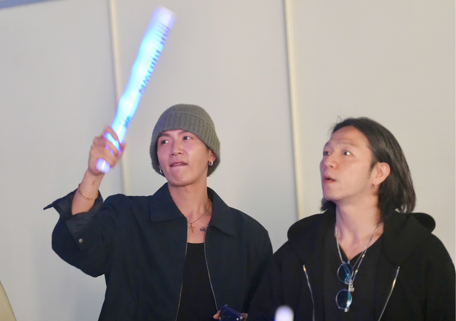 FLOW來台開唱，柯震東（左）、大飛也到場觀賞。（圖／記者陳明中攝）