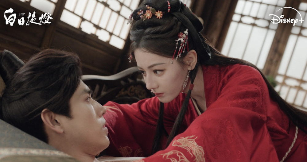 迪麗熱巴《白日提燈》霸榜。（圖／Disney+提供）