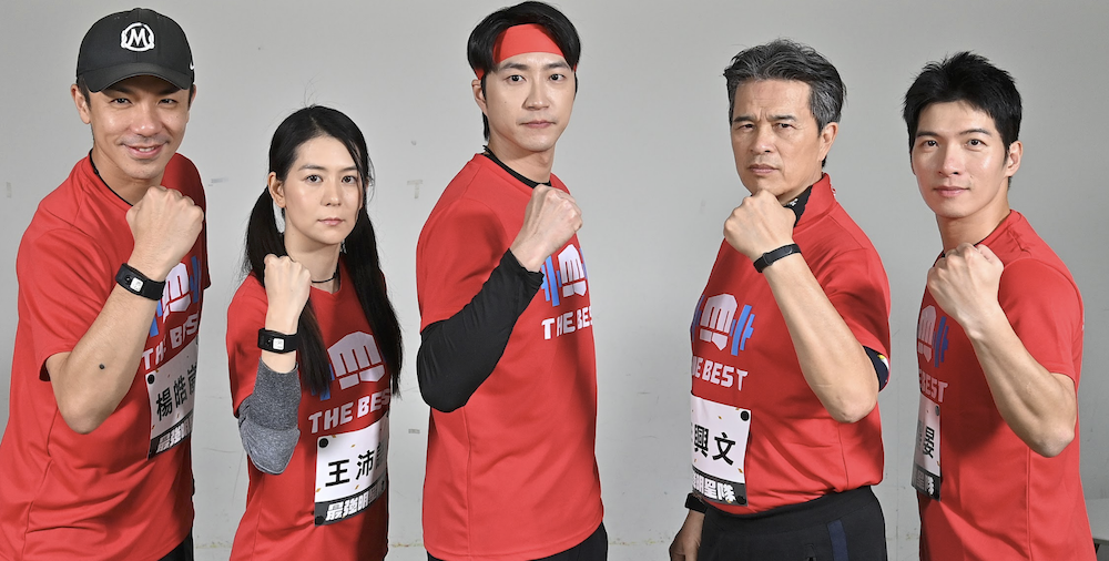 江宏恩扛54公斤沙袋狂奔　李興文「報告班長」魂上身。（圖／固力狗娛樂提供）