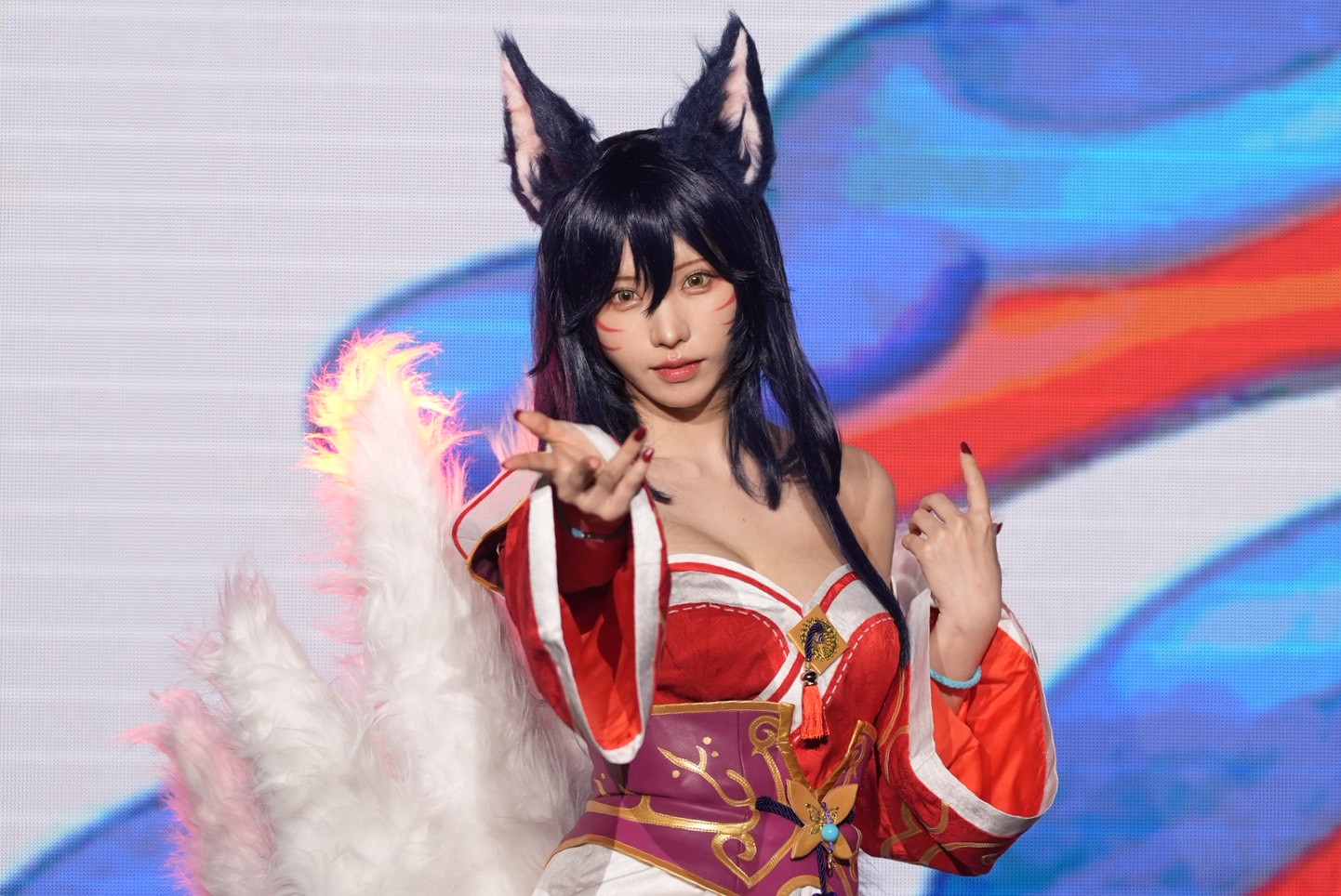 「日本第一Coser」Enako打扮成《英雄聯盟》裡的魅惑狐妖阿璃。（圖／記者陳明中攝）