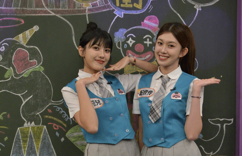 紀家姐妹宣傳《宇宙啦啦隊》。（圖／華視提供）