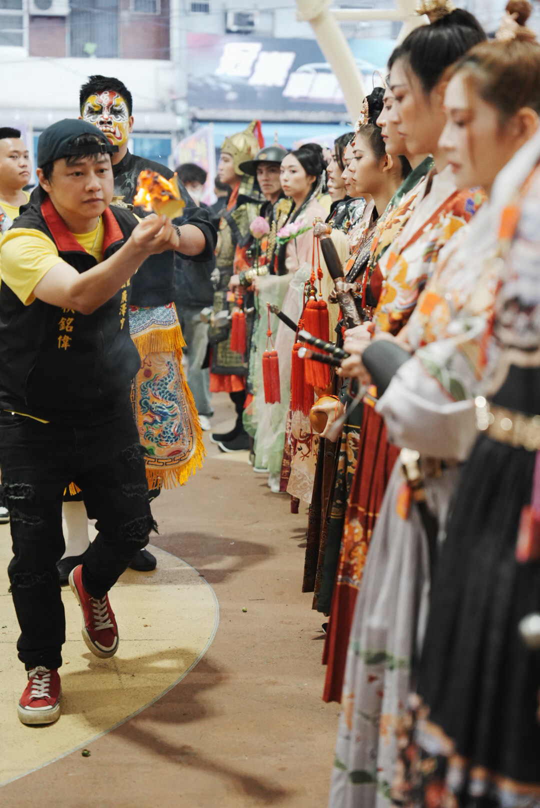賴銘偉在「2026桃園信仰生活節」上為眾仙開光。（圖／大溪鳳山寺廣澤宮提供）