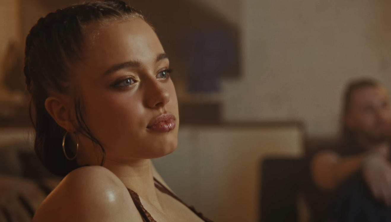 布萊德彼特愛女勇闖K-POP。（圖／翻攝YouTube）