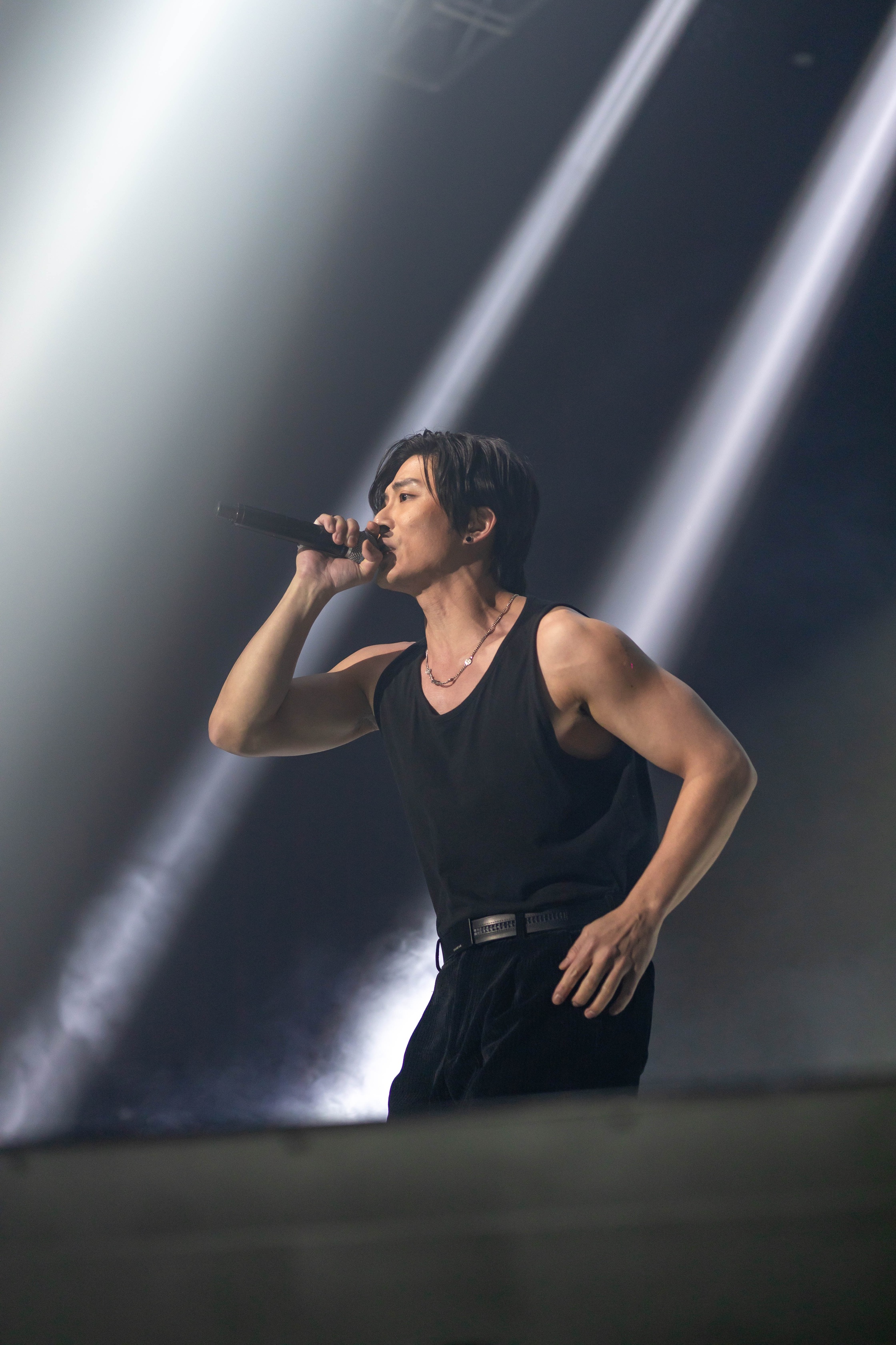 單曲〈有些話來不及說〉背後蘊含著吳是閎對過世奶奶的思念與遺憾。（圖／走音佬音樂工作室提供）