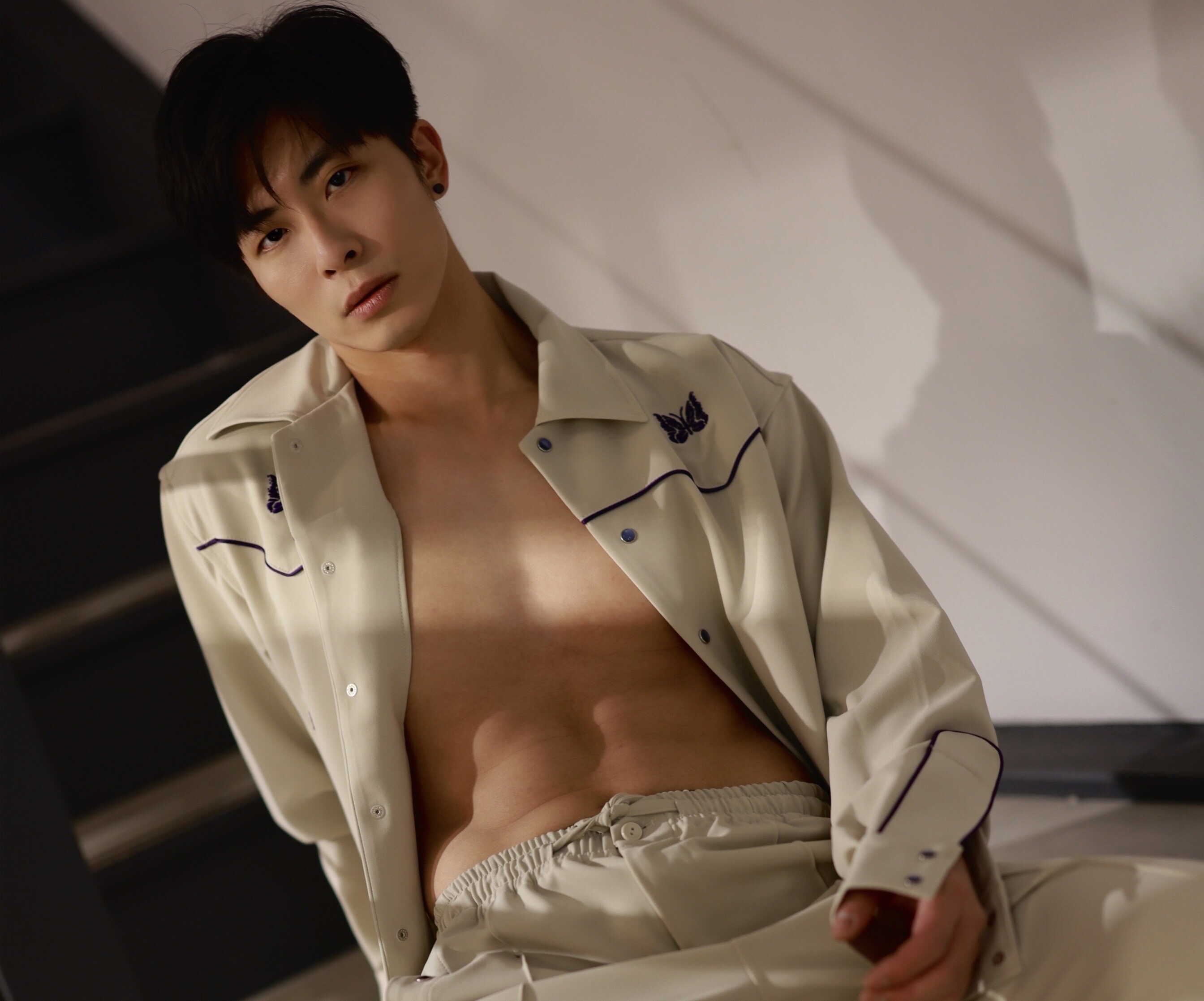 吳是閎38歲生日當際，接連發行〈有些話來不及說〉與〈Never fall again〉兩首單曲。（圖／走音佬音樂工作室提供）