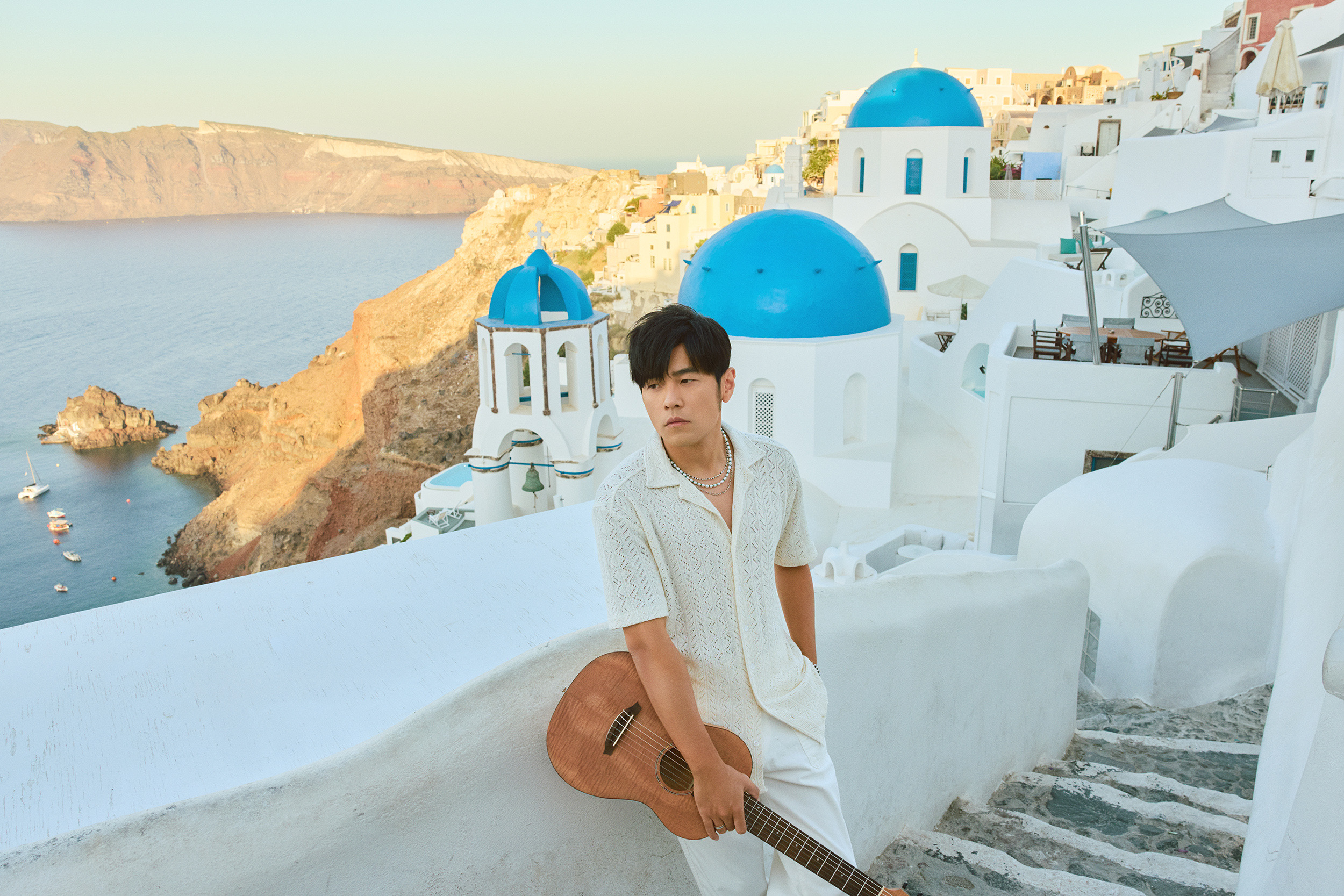 希臘美景催生抒情R&B新作，新歌MV 6日官方YouTube驚喜首播。（圖／杰威爾提供）