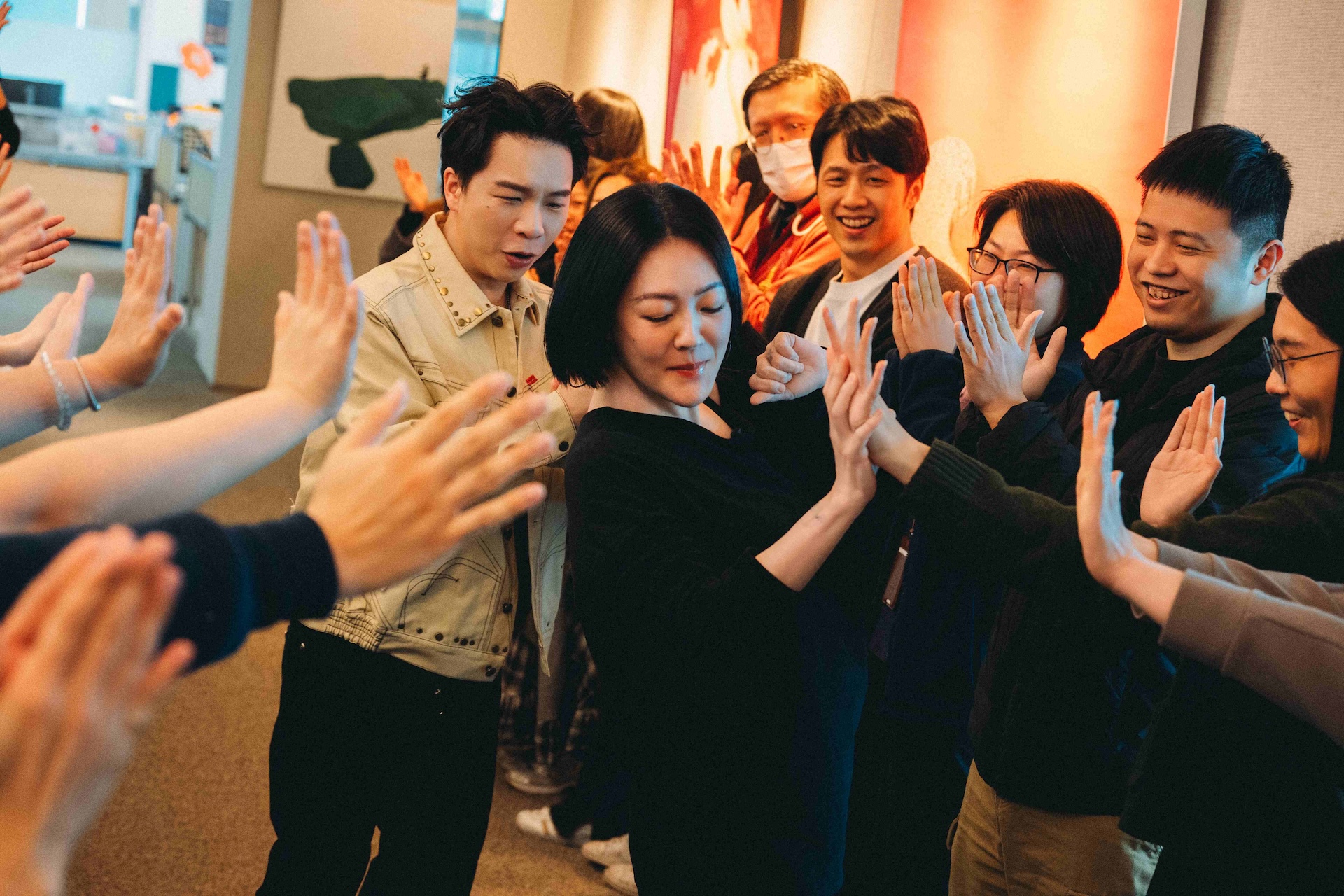 小S去台北101被列隊歡迎。(圖/東森綜合台提供)