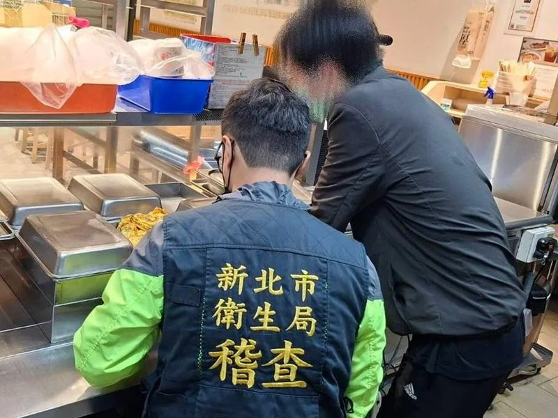新北便當店「清六食堂」疑似爆發食物中毒,累計28人就醫。(圖/新北衛生局提供)
