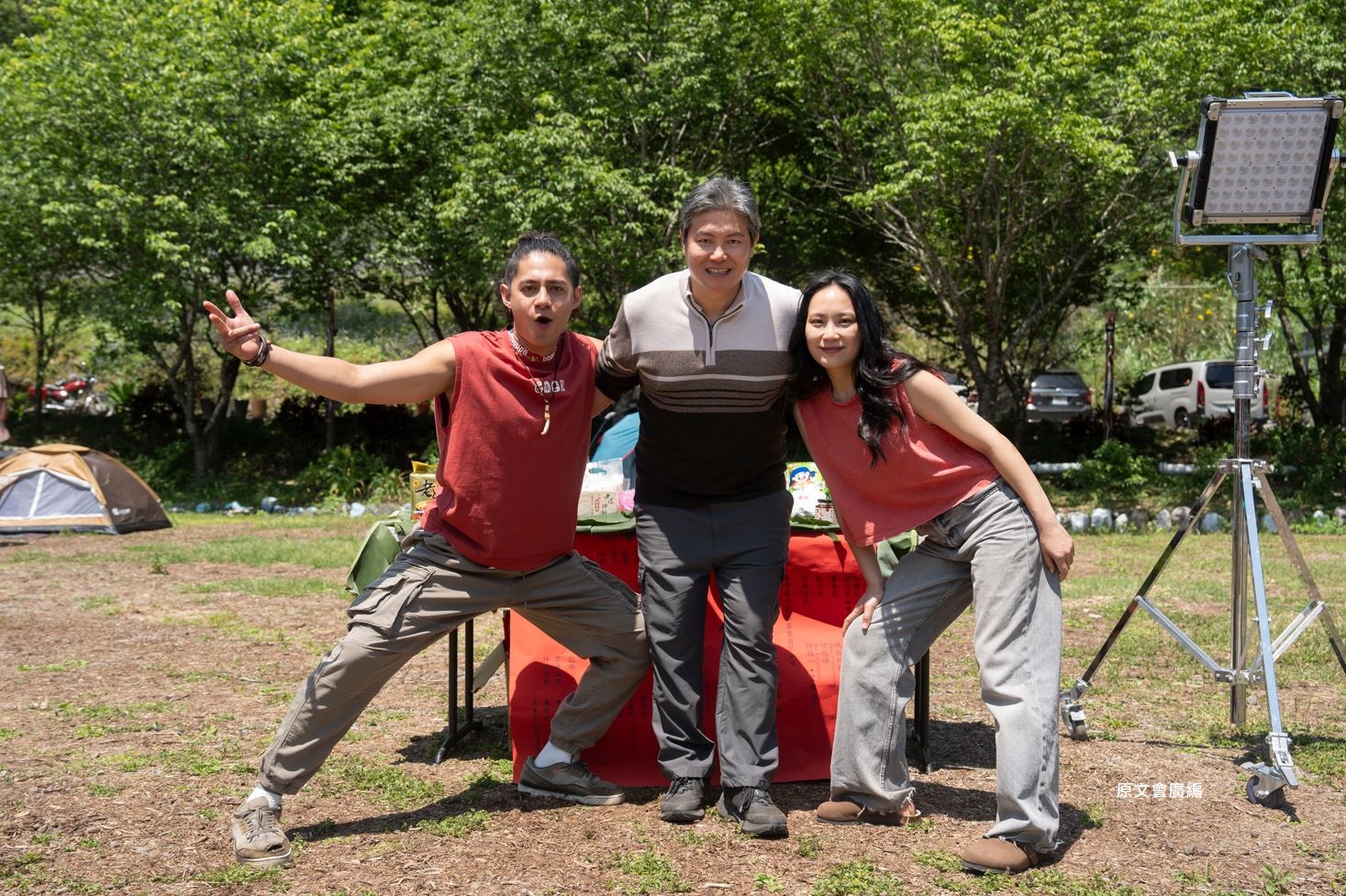 呂薔笑稱自己是「腳踏兩條船」,同時在歌手與演員之間切換。(圖/原文會提供)