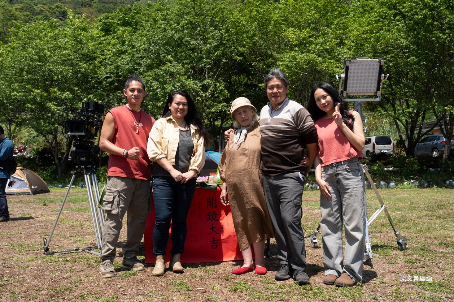 原住民族電視台出品的電視電影《Sali Maku山上搖滾區》,本月2日於宜蘭縣大同鄉松羅村舉行開鏡祈福儀式。(圖/原文會提供)