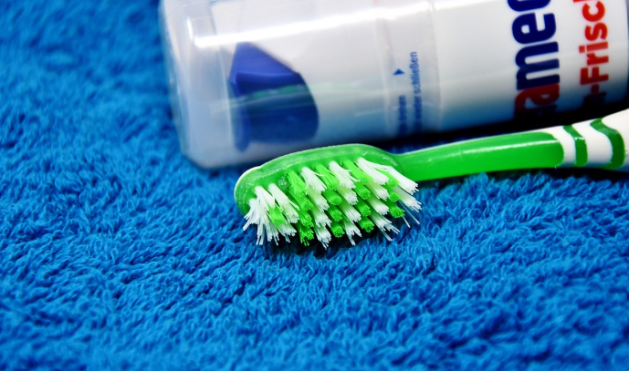 牙刷藏滿細菌！擺放不當恐成馬桶刷。（圖／免費圖庫pixabay）