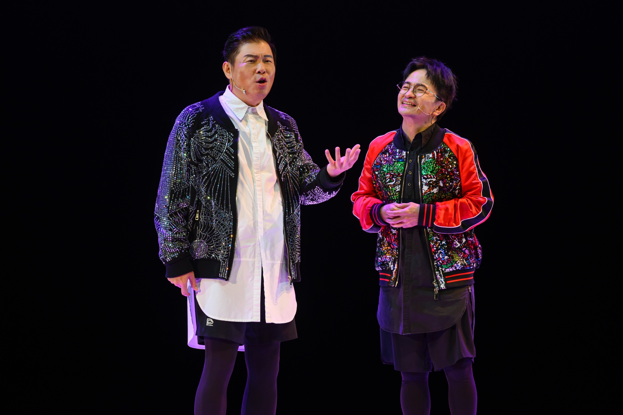 曾國城(左)和唐從聖在《會演是英雄》舞台上展現高度即興張力。(圖/英雄會文創提供)