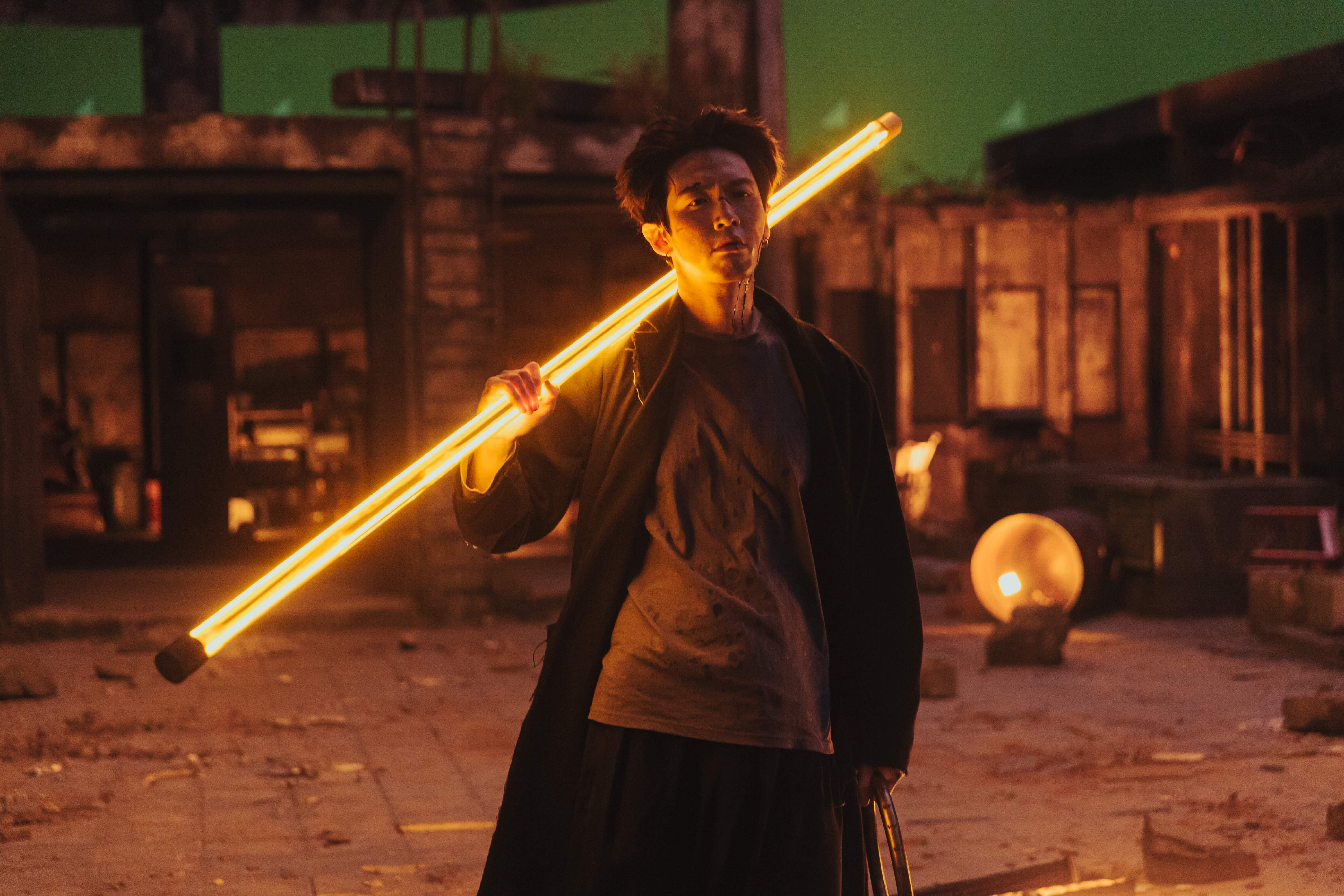 《乩身》柯震東憑藉全新角色韓杰掀起網友熱議。(圖/Netflix提供)